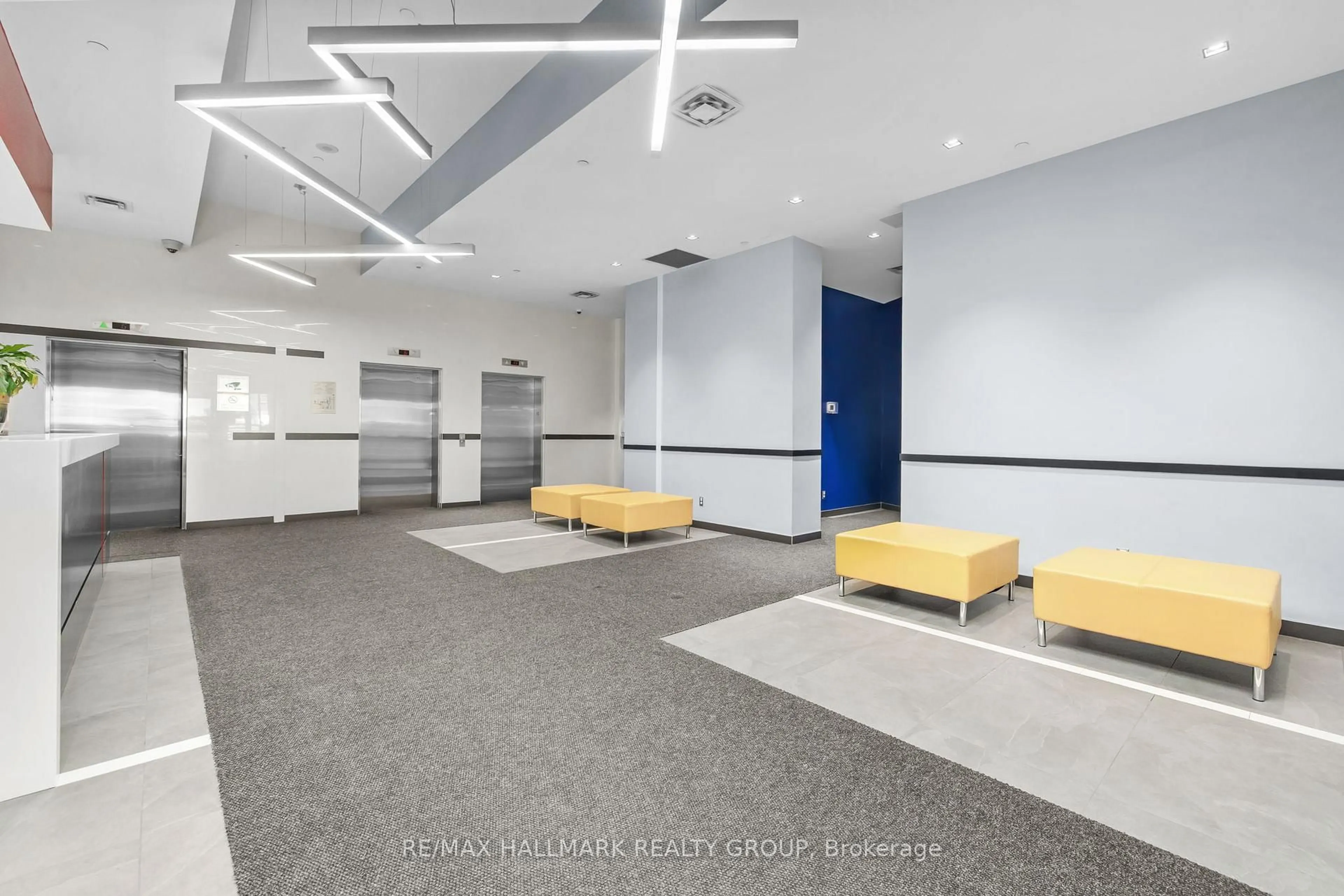 Indoor foyer for 324 Laurier Ave #1804, Ottawa Ontario K1N 6P6