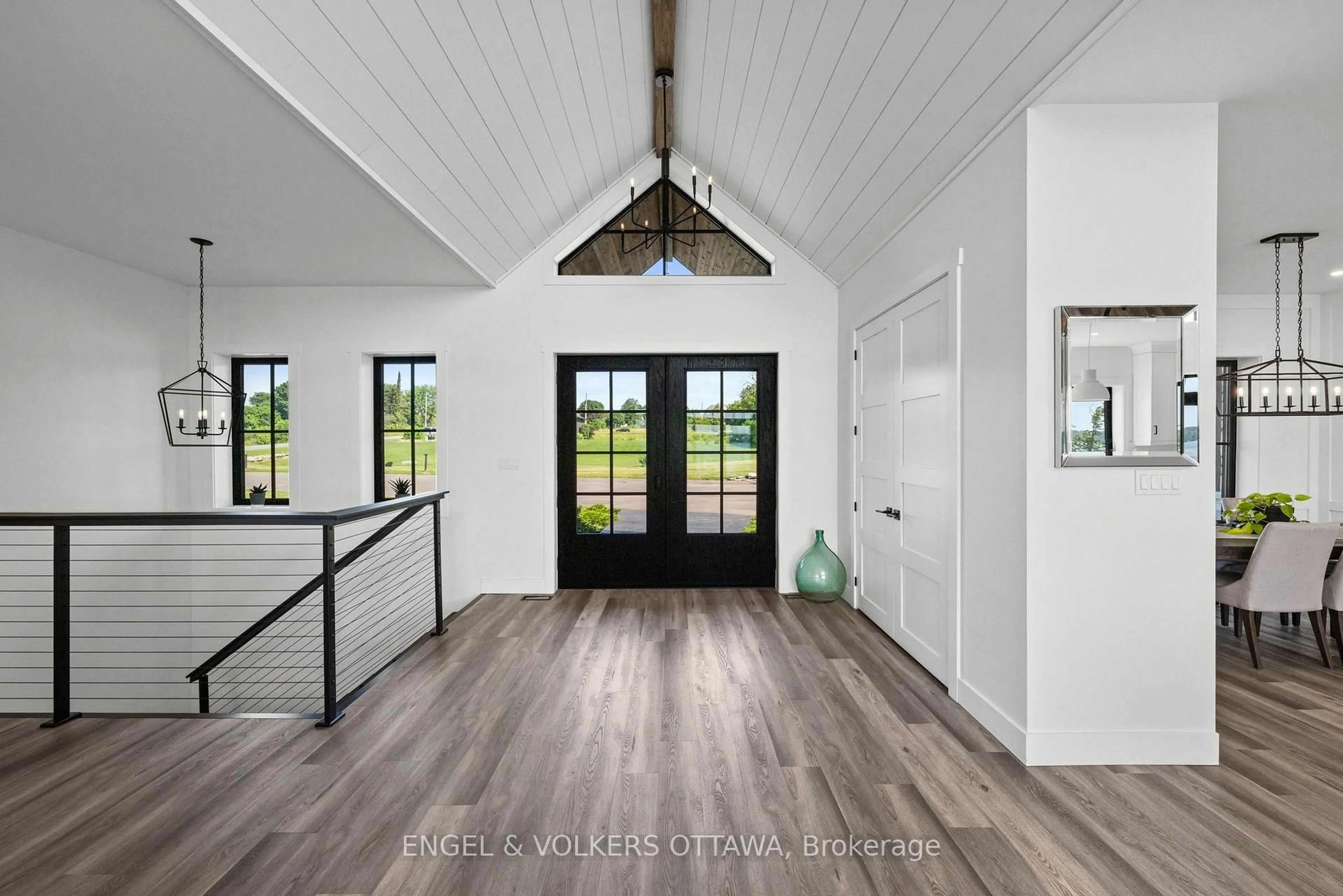 Indoor entryway for 5 Shoreside Way, Augusta Ontario K6V 5T1