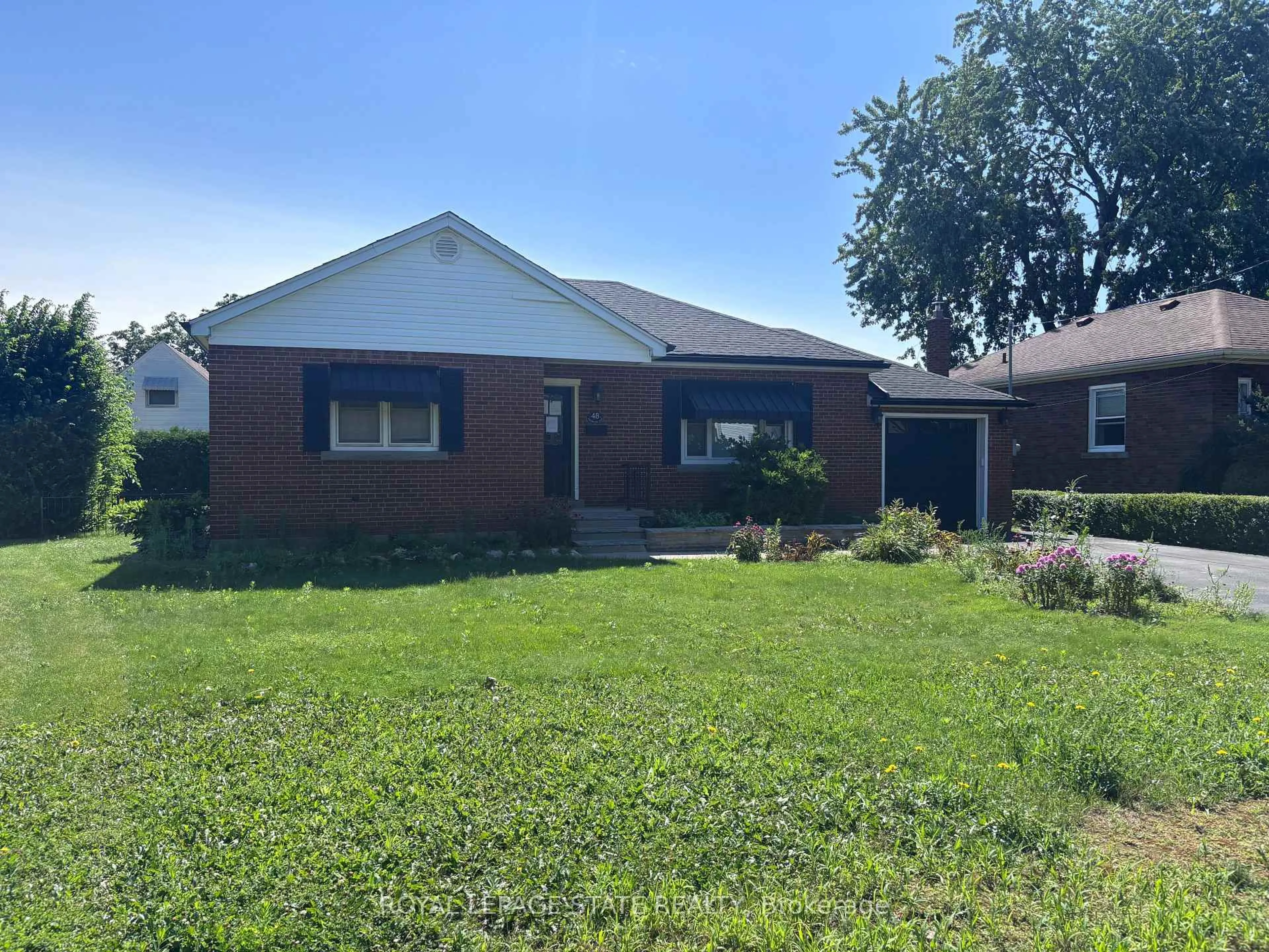 Home with brick exterior material, street for 48 Mountain Ave, Hamilton Ontario L8G 3N9