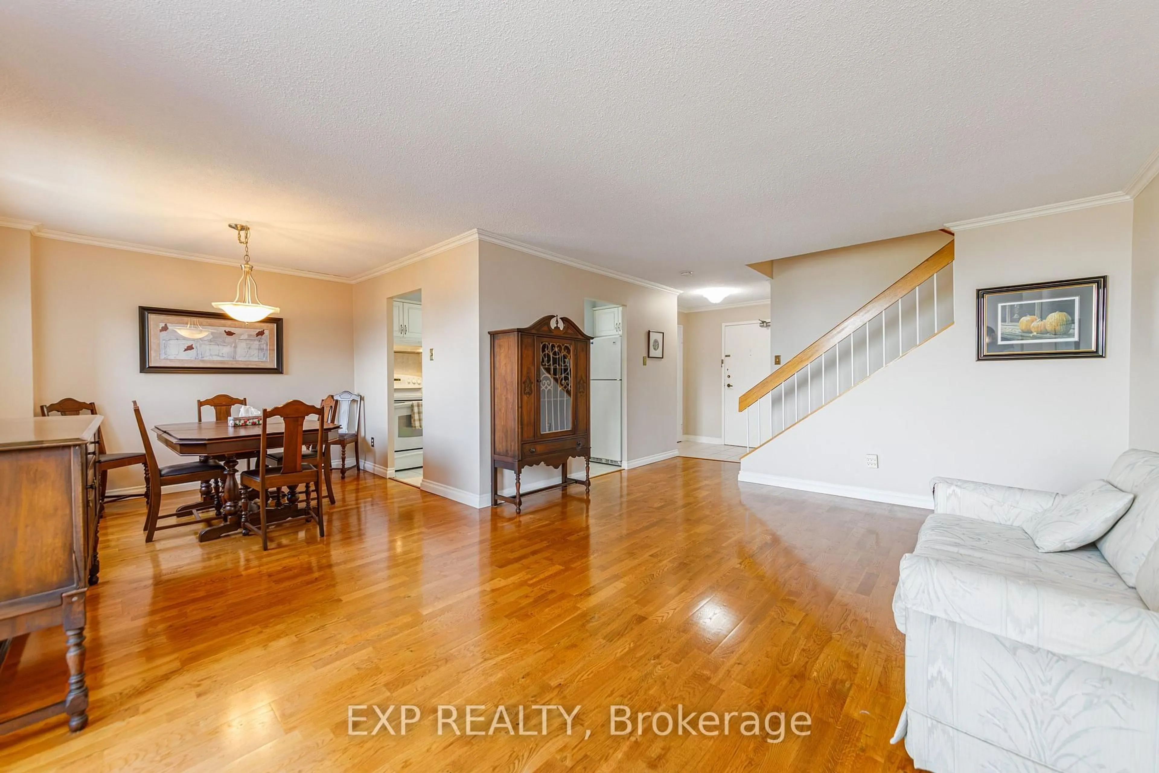 Indoor entryway for 2650 Southvale Cres #508, Ottawa Ontario K1B 4S9