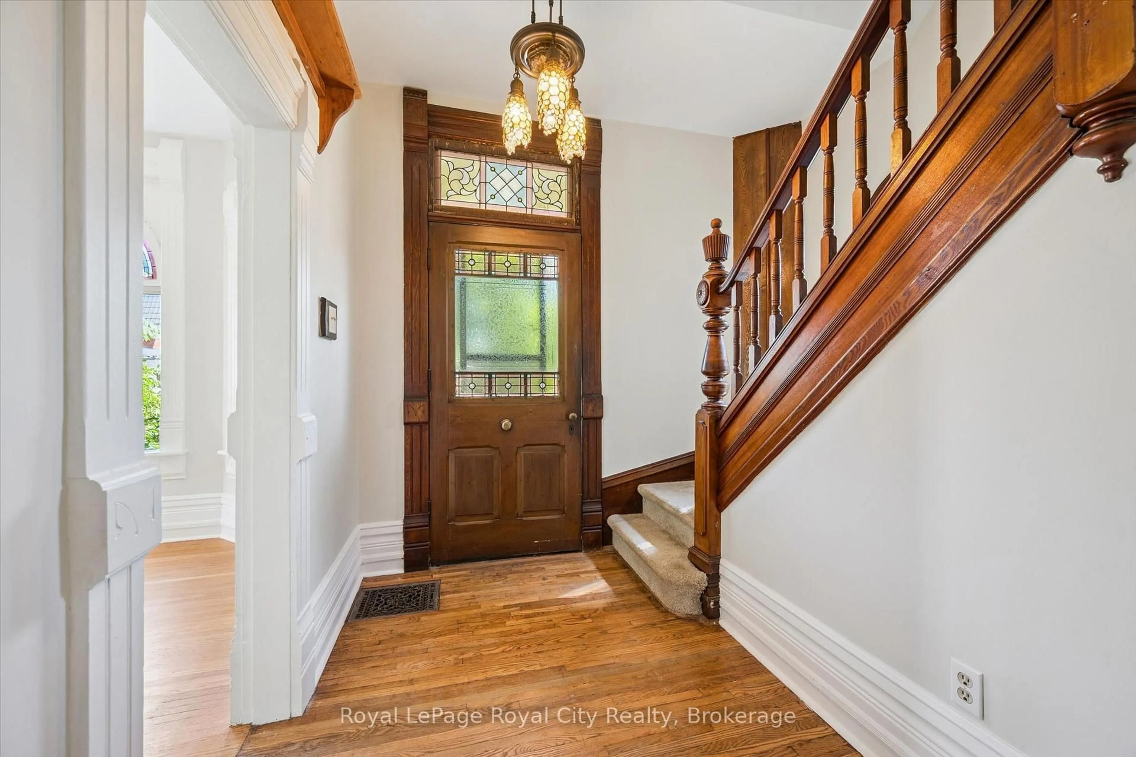 Indoor foyer for 5 West St, Perth East Ontario N0K 1M0