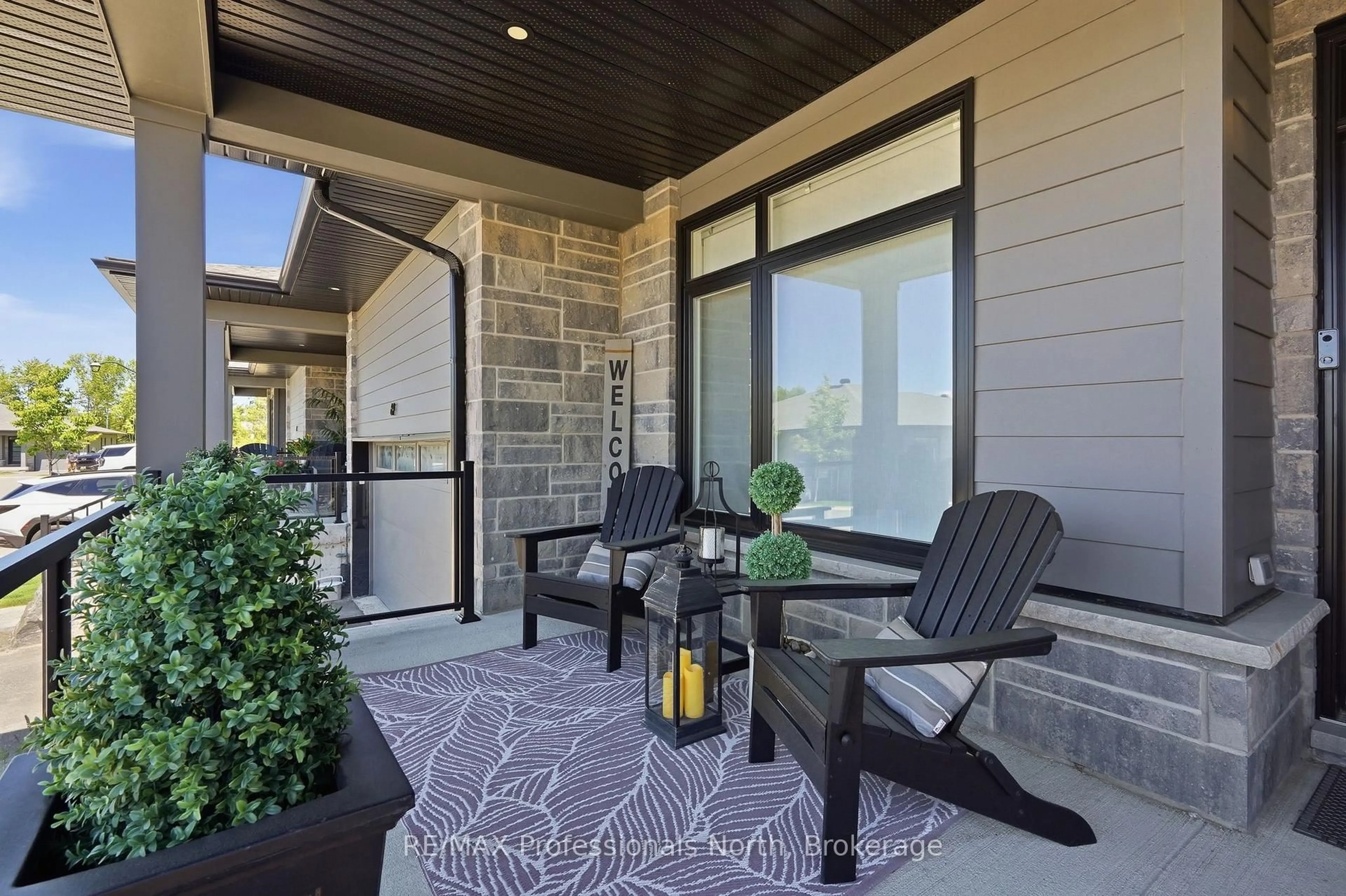 Patio, mountain view for 71 Jack St #14, Huntsville Ontario P1H 0G4