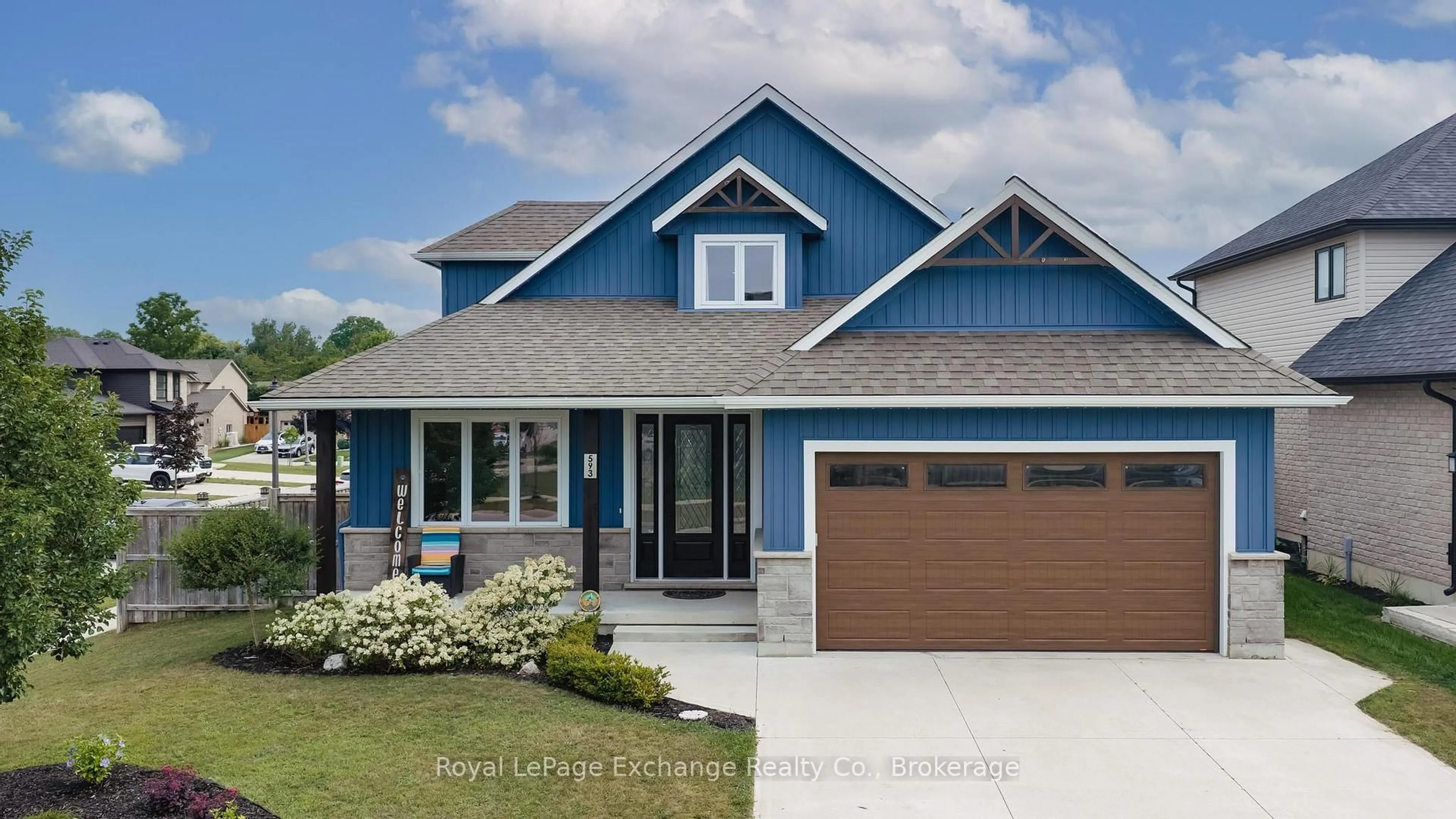 Home with vinyl exterior material, street for 593 Morrison Cres, Kincardine Ontario N2Z 0A7