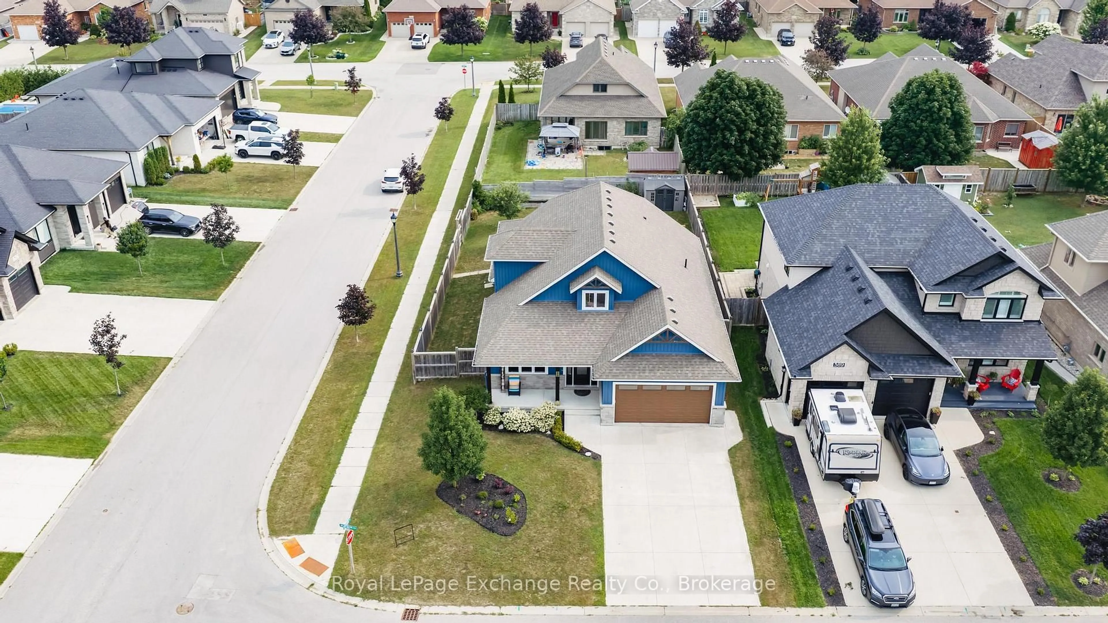 A pic from outside/outdoor area/front of a property/back of a property/a pic from drone, street for 593 Morrison Cres, Kincardine Ontario N2Z 0A7