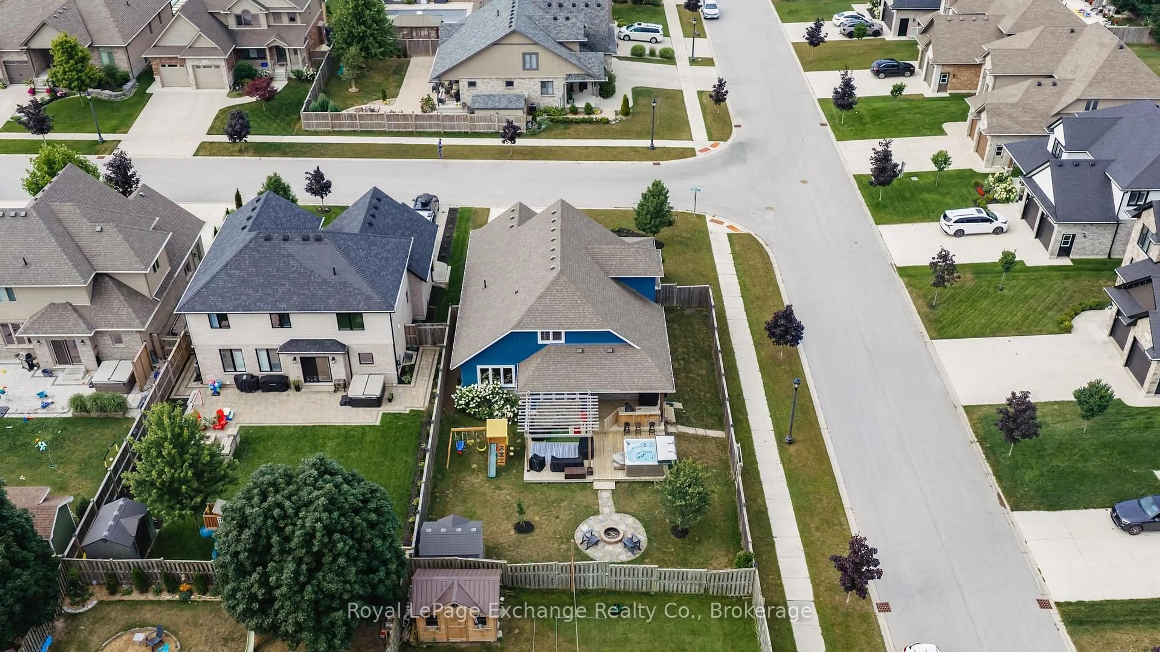 A pic from outside/outdoor area/front of a property/back of a property/a pic from drone, street for 593 Morrison Cres, Kincardine Ontario N2Z 0A7
