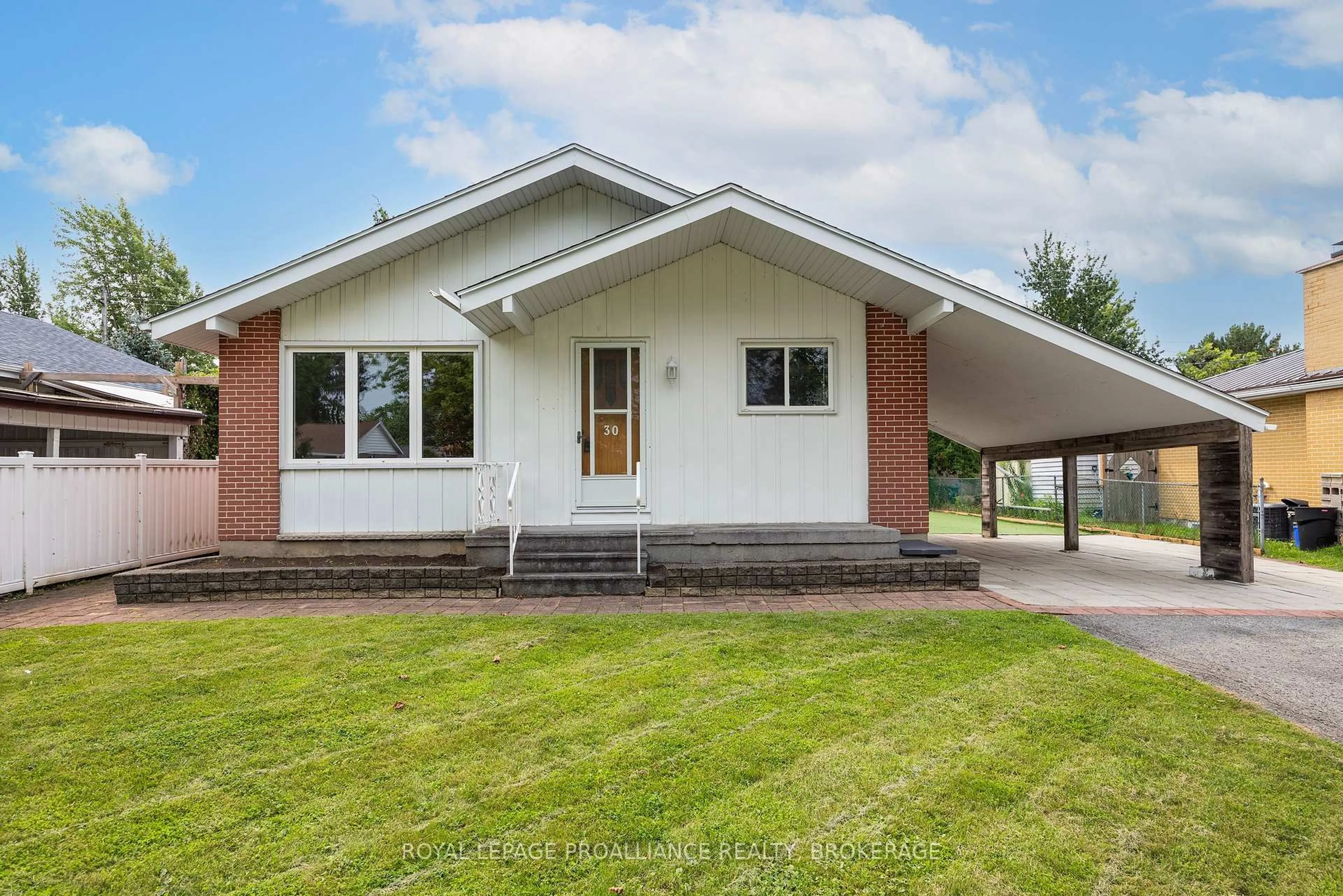 Home with vinyl exterior material, building for 30 Mulcaster St, Kingston Ontario K7M 2V5