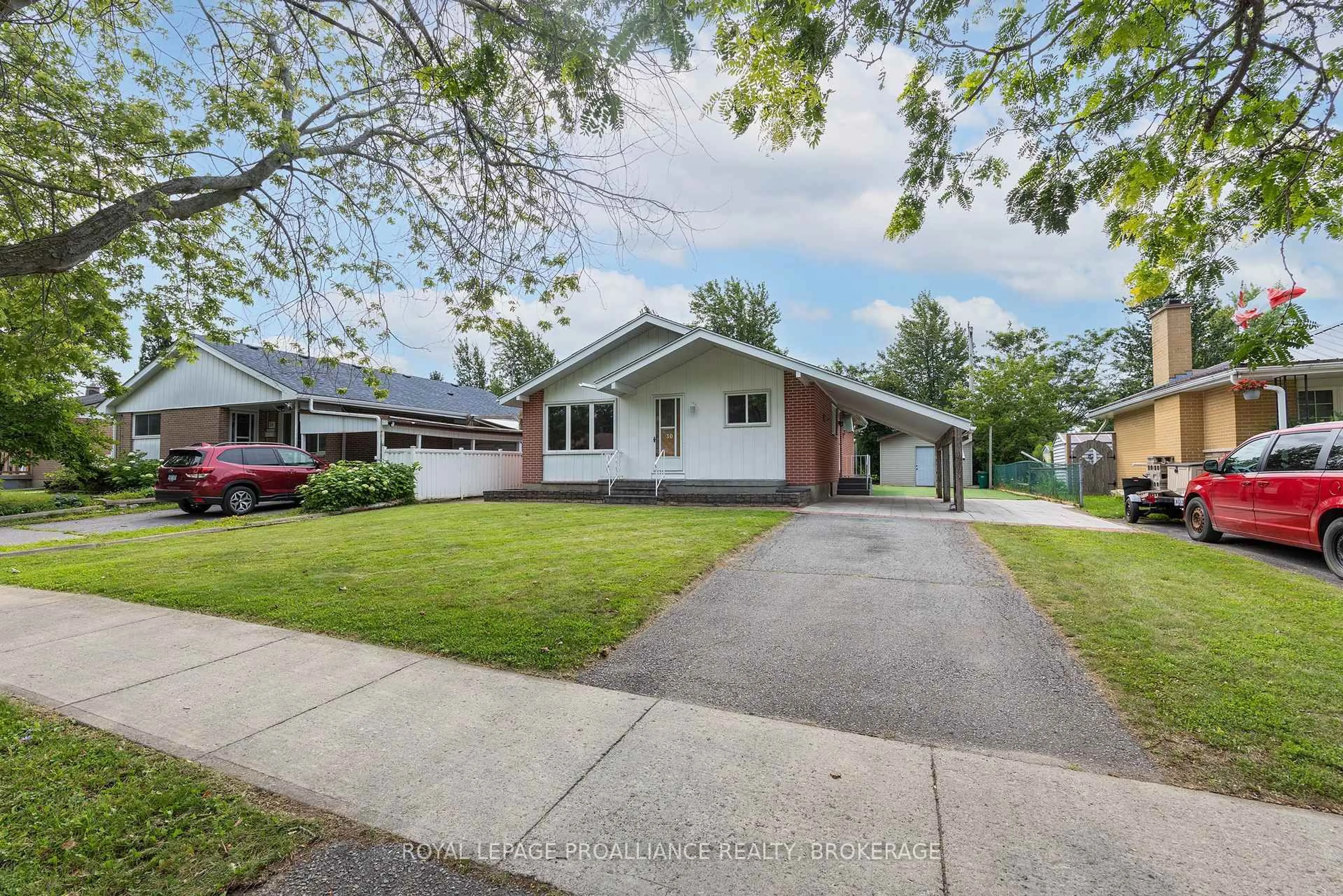 Unknown for 30 Mulcaster St, Kingston Ontario K7M 2V5