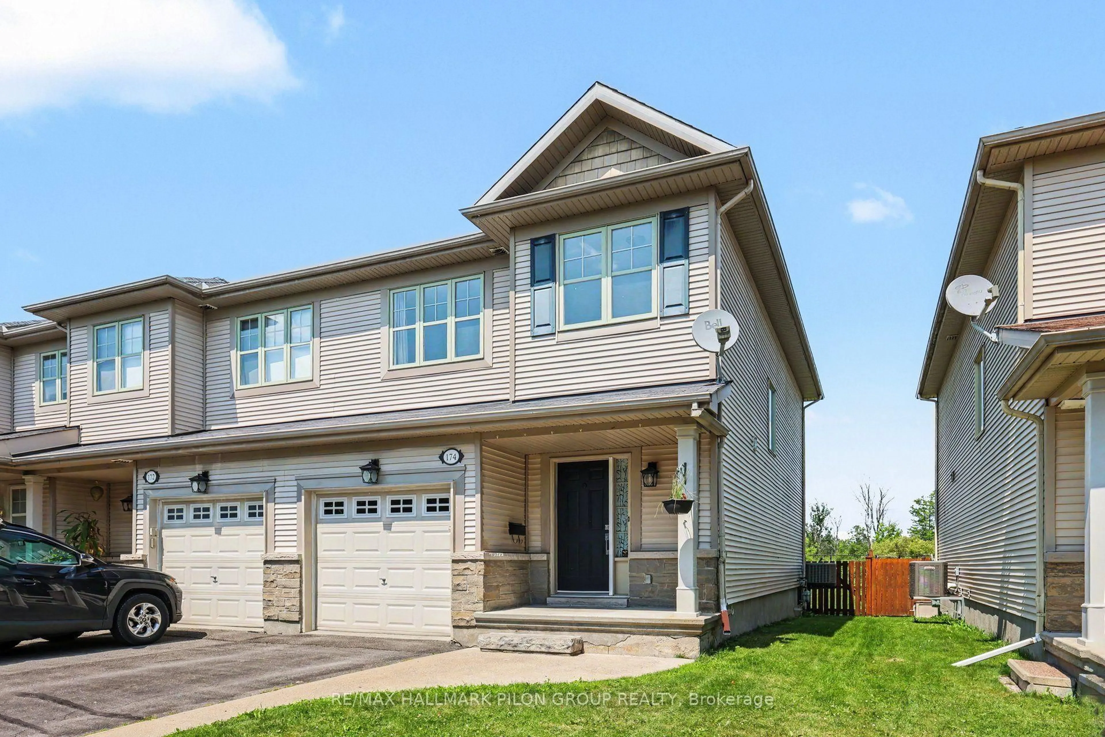 Home with vinyl exterior material, street for 174 Trail Side Circ, Ottawa Ontario K4A 5B3