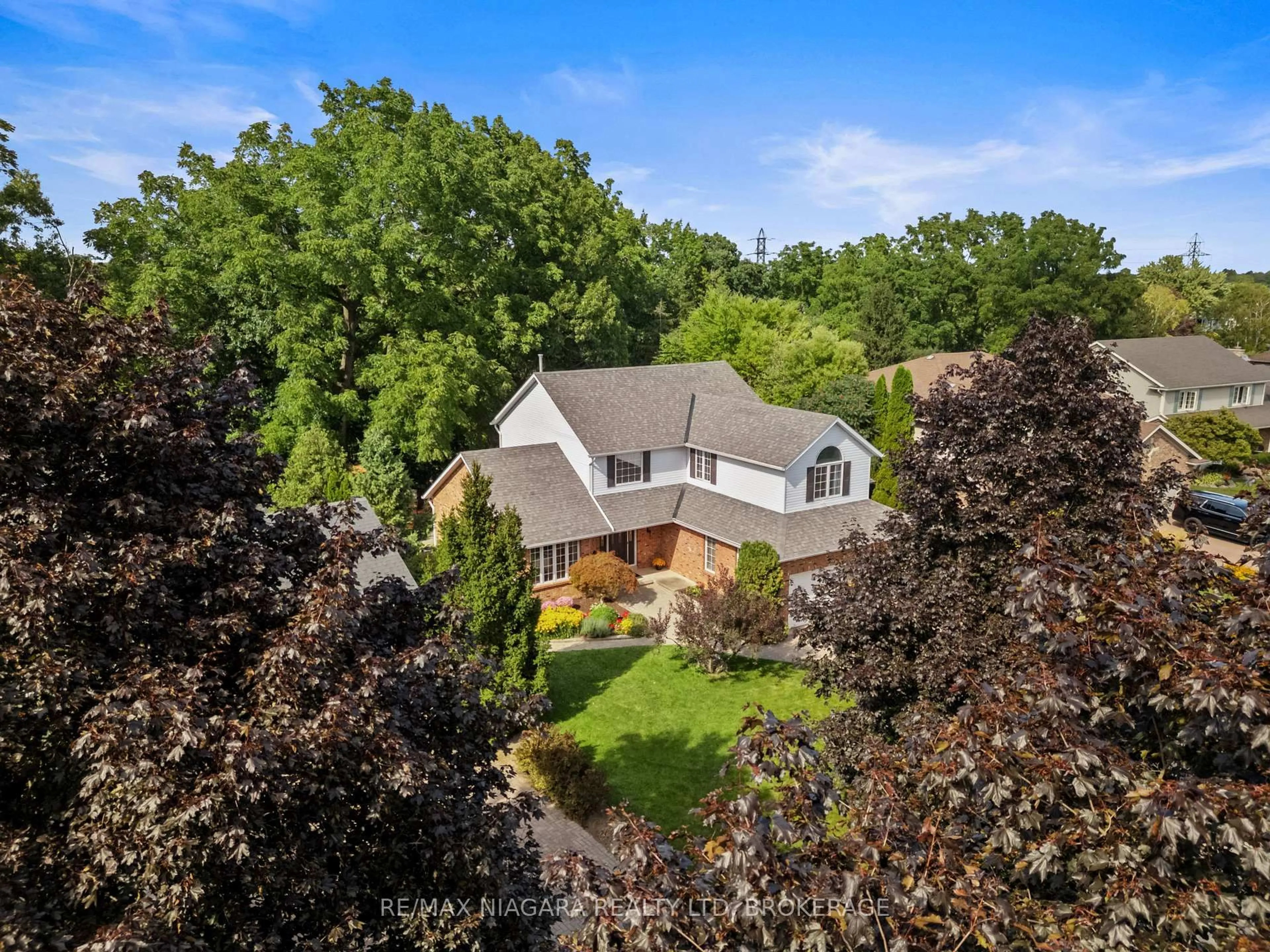 A pic from outside/outdoor area/front of a property/back of a property/a pic from drone, unknown for 3908 Carolynn Crt, Lincoln Ontario L0R 2C0