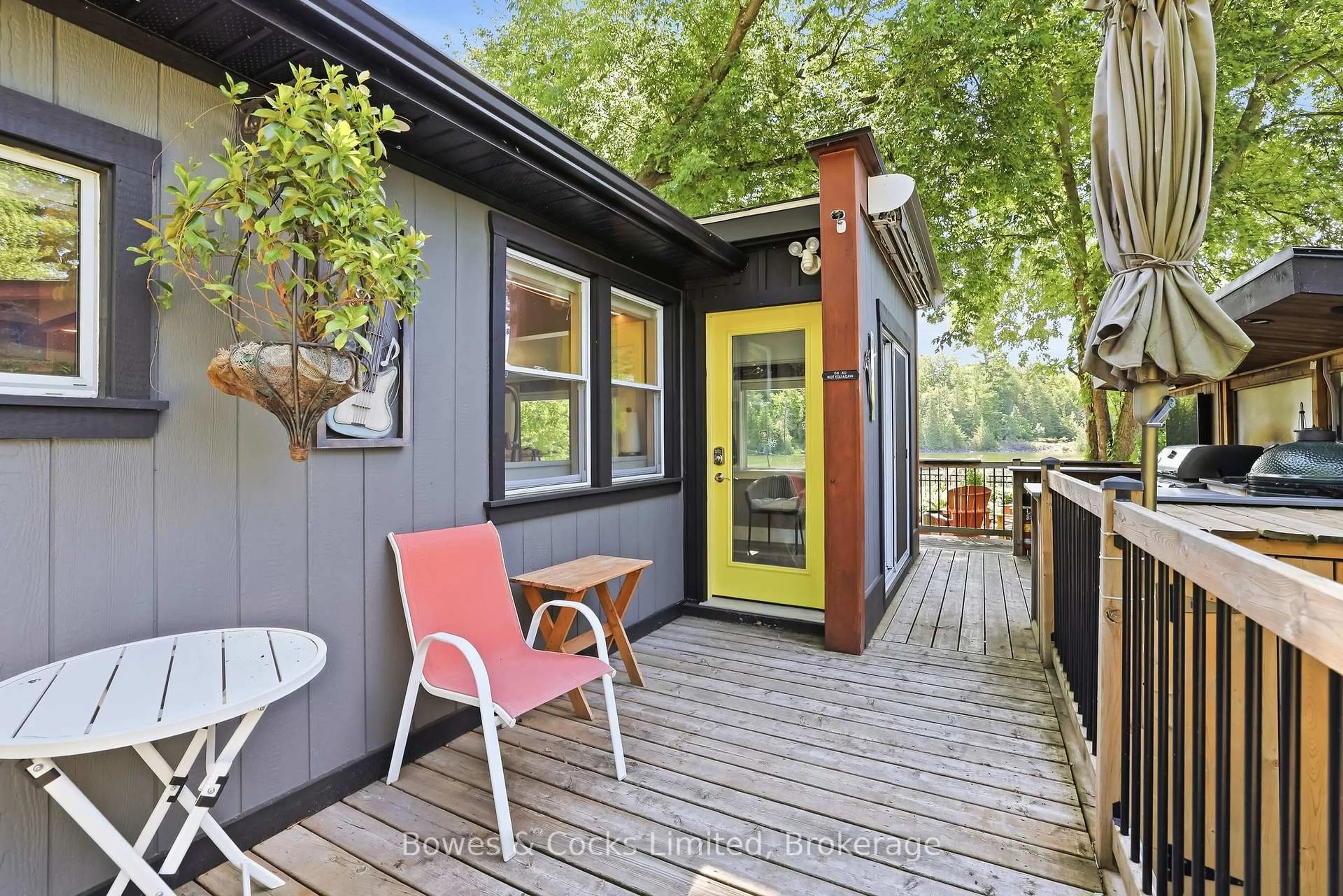 Patio, street for 2817 River Ave, Selwyn Ontario K0L 3G0