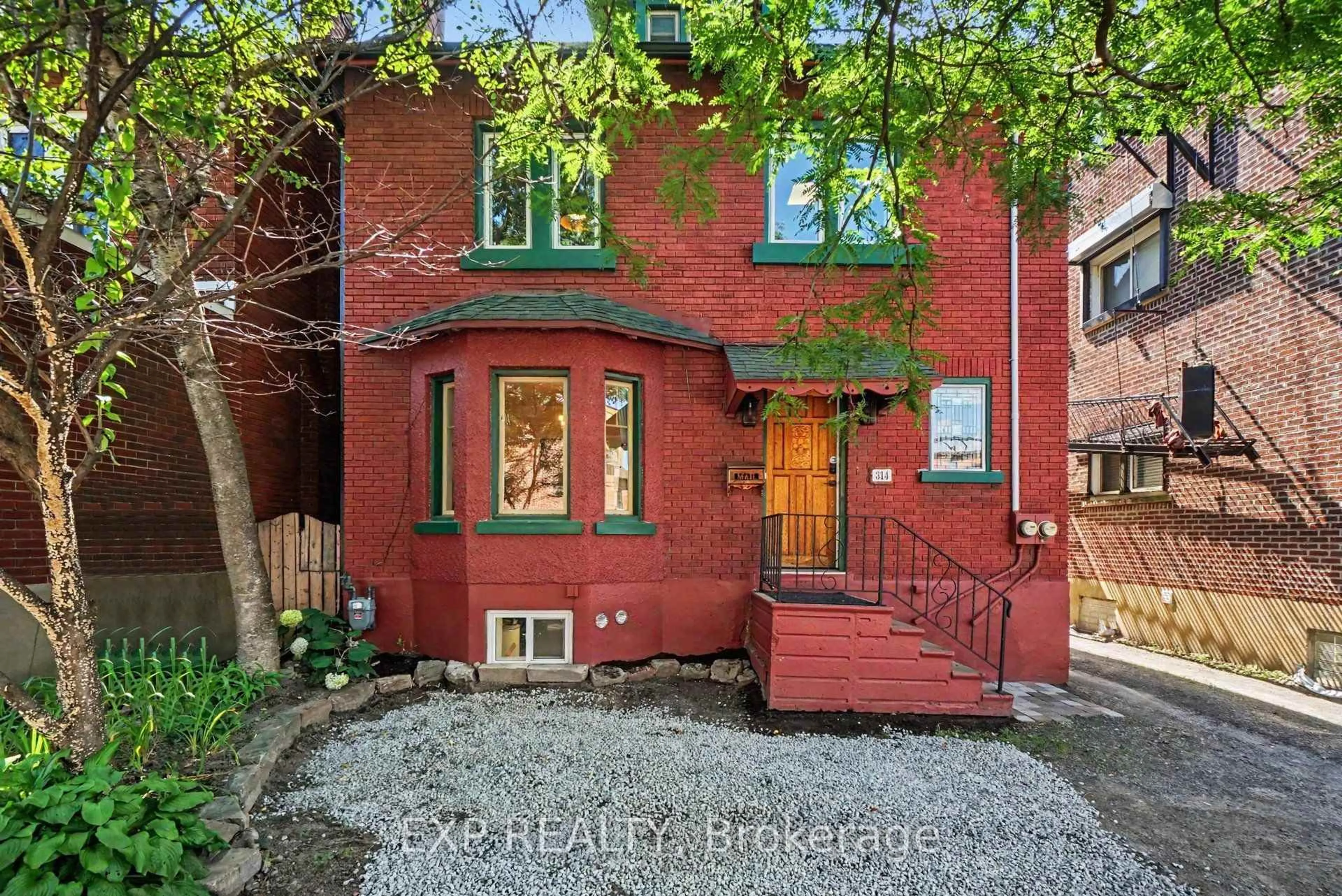 Home with brick exterior material, street for 314 O'Connor St, Ottawa Ontario K2P 1V8