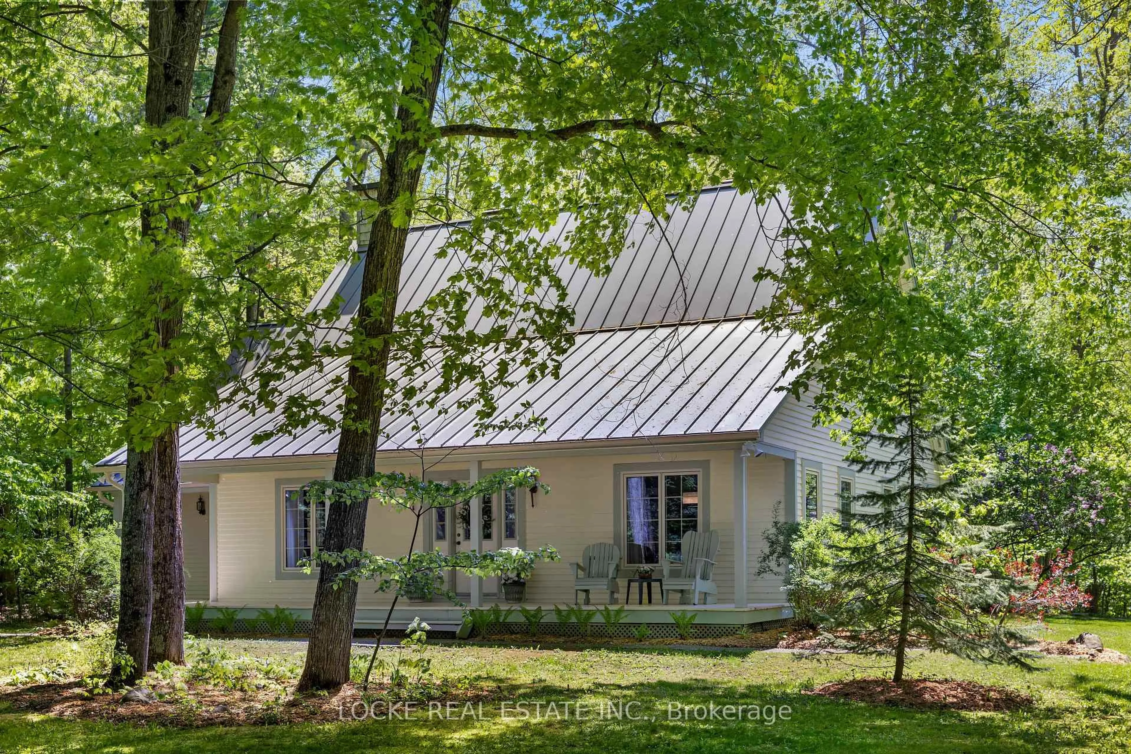 Home with vinyl exterior material, unknown for 2207 Pleasantview Crt, Orleans Ontario K4C 1H7