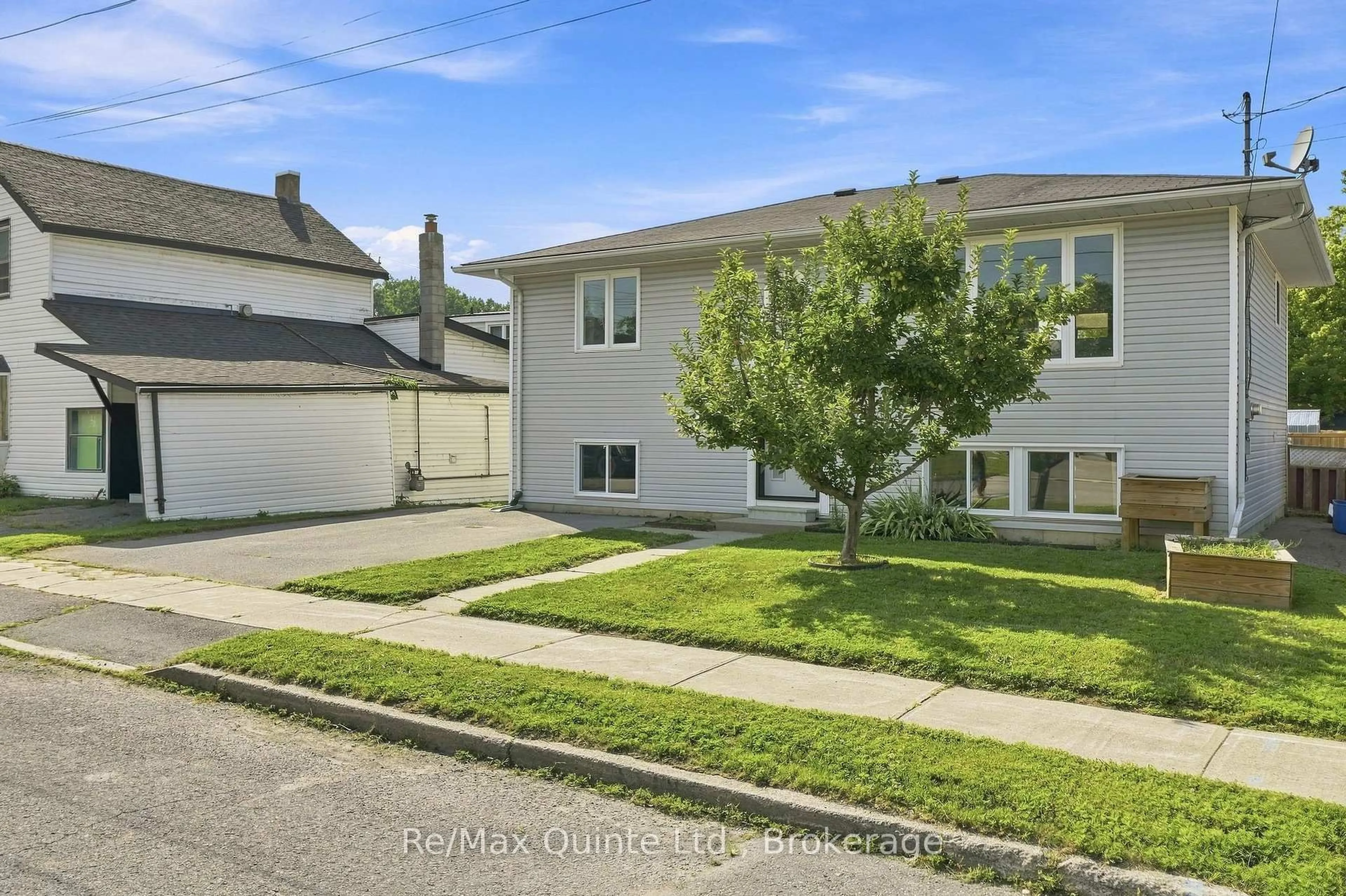 A pic from outside/outdoor area/front of a property/back of a property/a pic from drone, street for 54 Bentinck St, Quinte West Ontario K8V 4E3