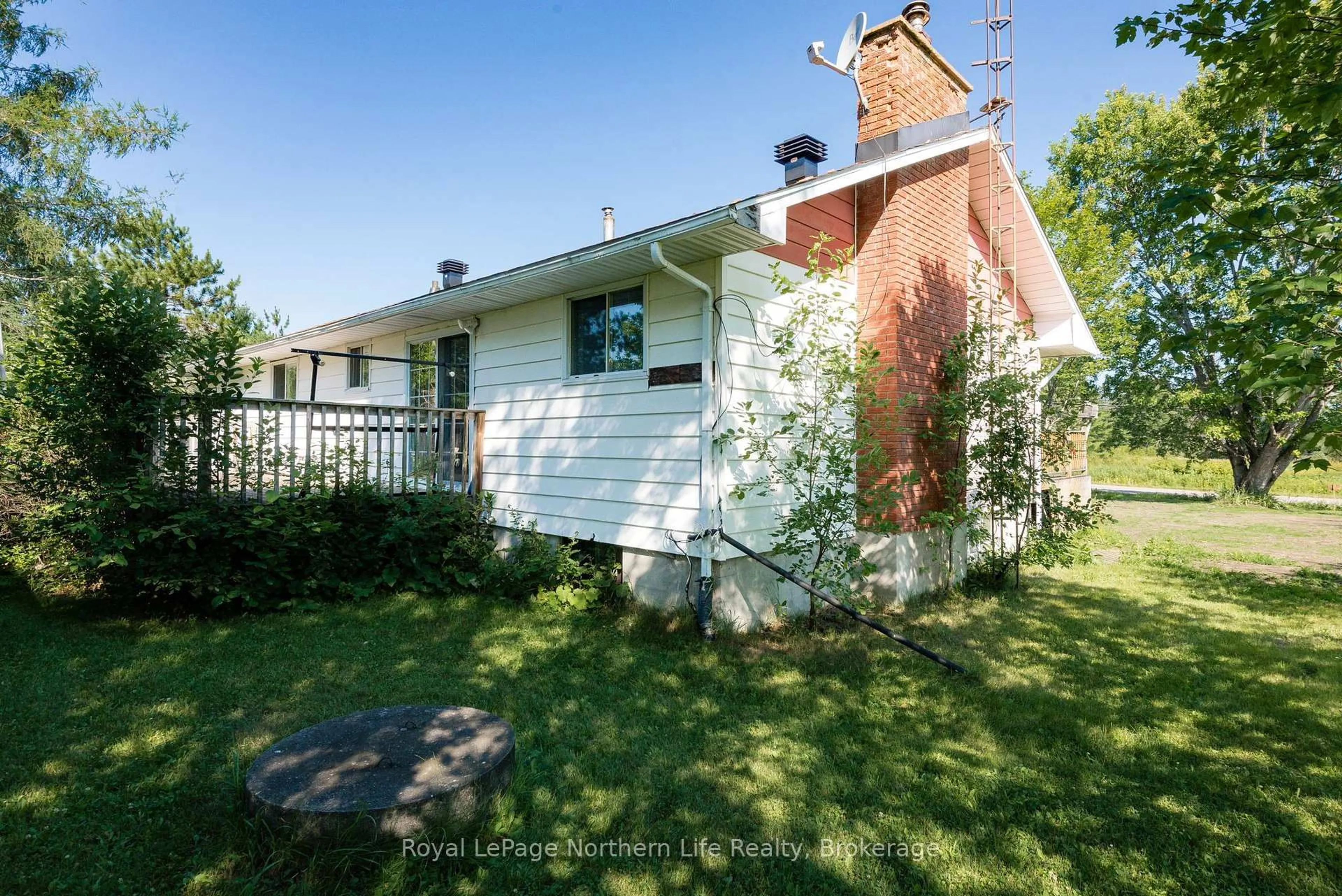 A pic from outside/outdoor area/front of a property/back of a property/a pic from drone, street for 273 DERLAND Rd, East Ferris Ontario P0H 1H0