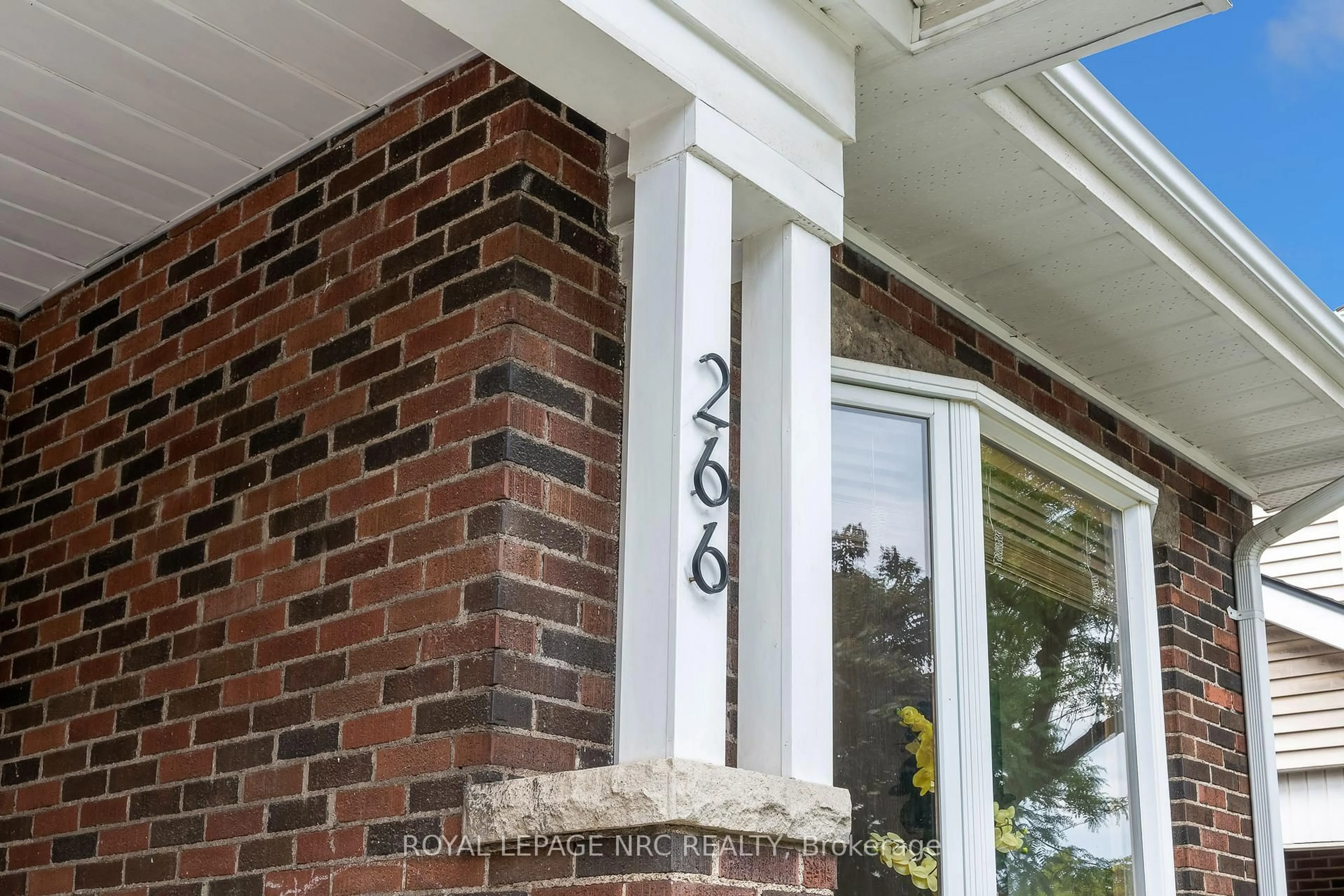 Home with brick exterior material, building for 266 London St, Hamilton Ontario L8K 2H2