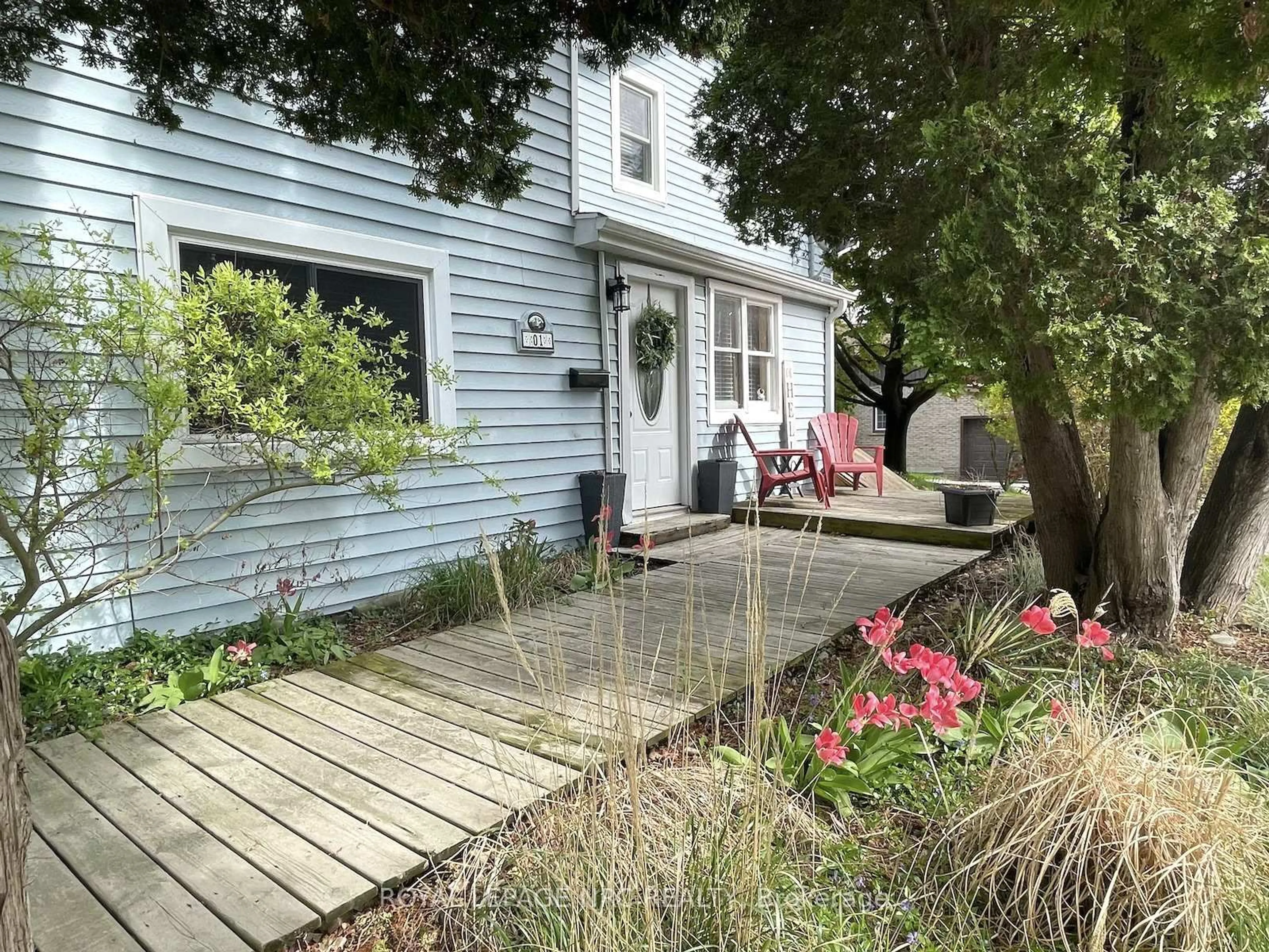 Patio, street for 1 John Ave, Brant Ontario N3L 2S8