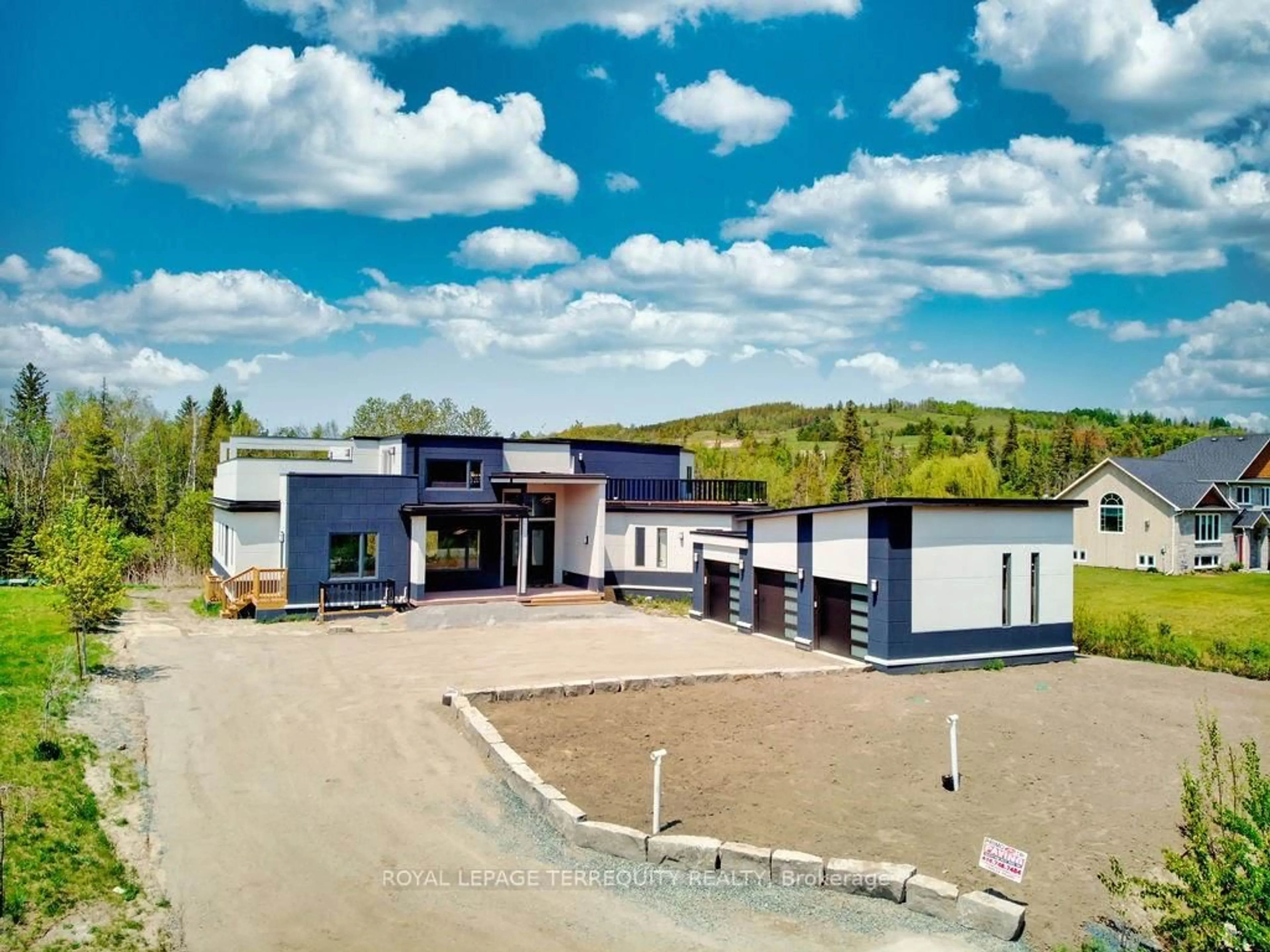 A pic from outside/outdoor area/front of a property/back of a property/a pic from drone, building for 9 Rustlewood Ave, Kawartha Lakes Ontario L0A 1A0