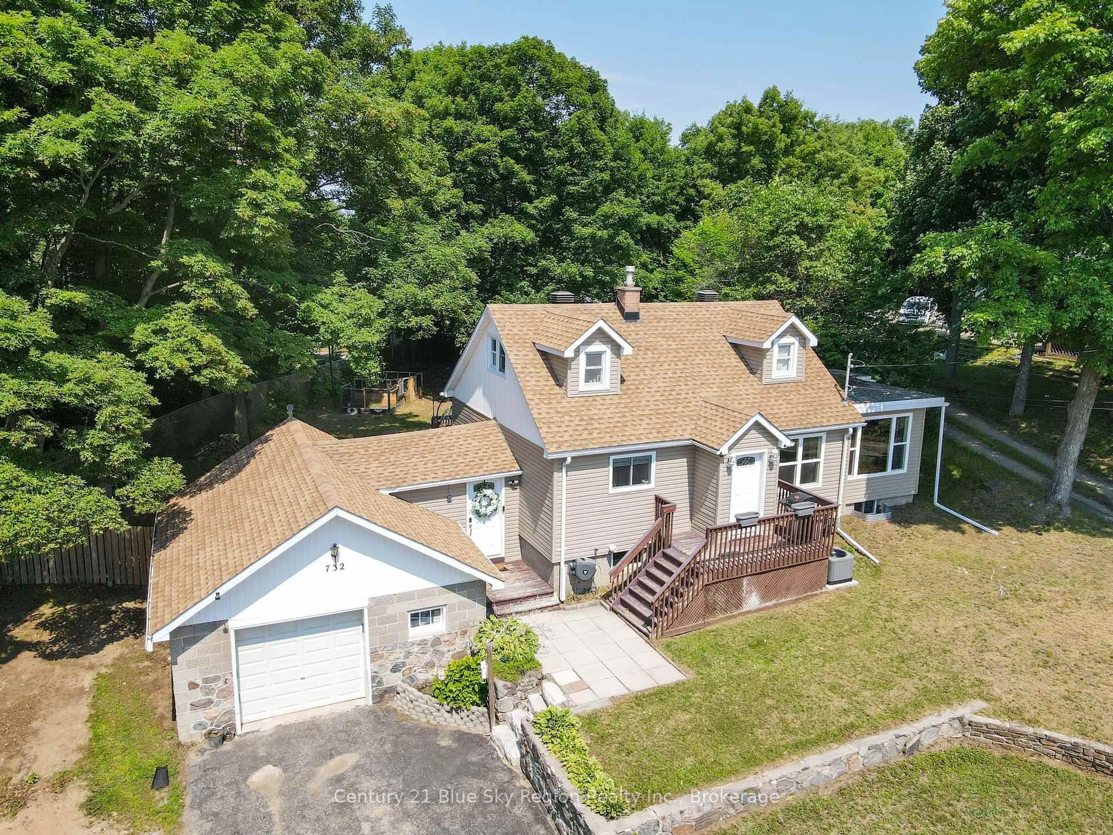 A pic from outside/outdoor area/front of a property/back of a property/a pic from drone, street for 732 Airport Rd, North Bay Ontario P1C 1A2