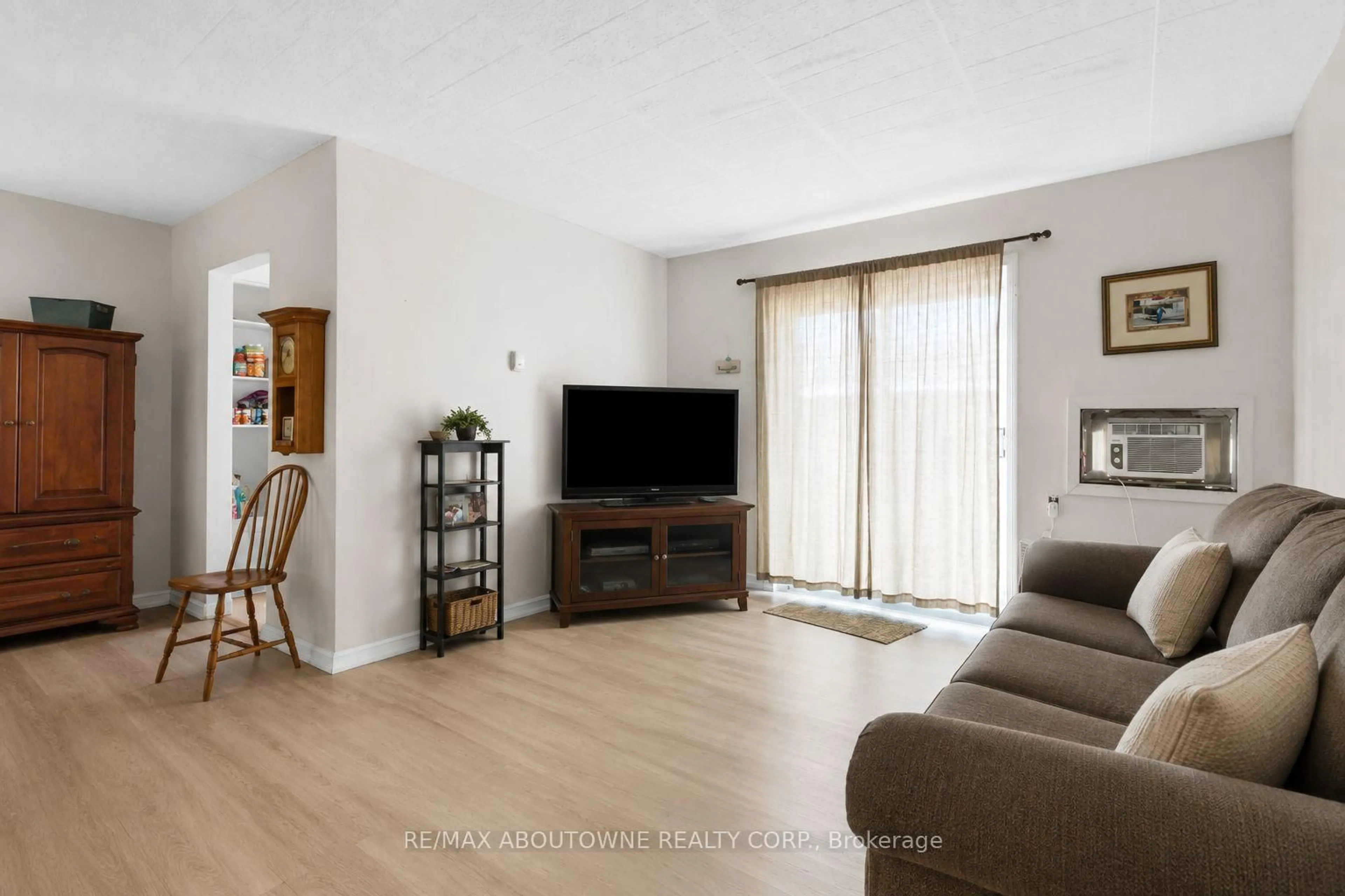 Living room with furniture, unknown for 73 Taylor Ave, Chatham-Kent Ontario N7L 2T7