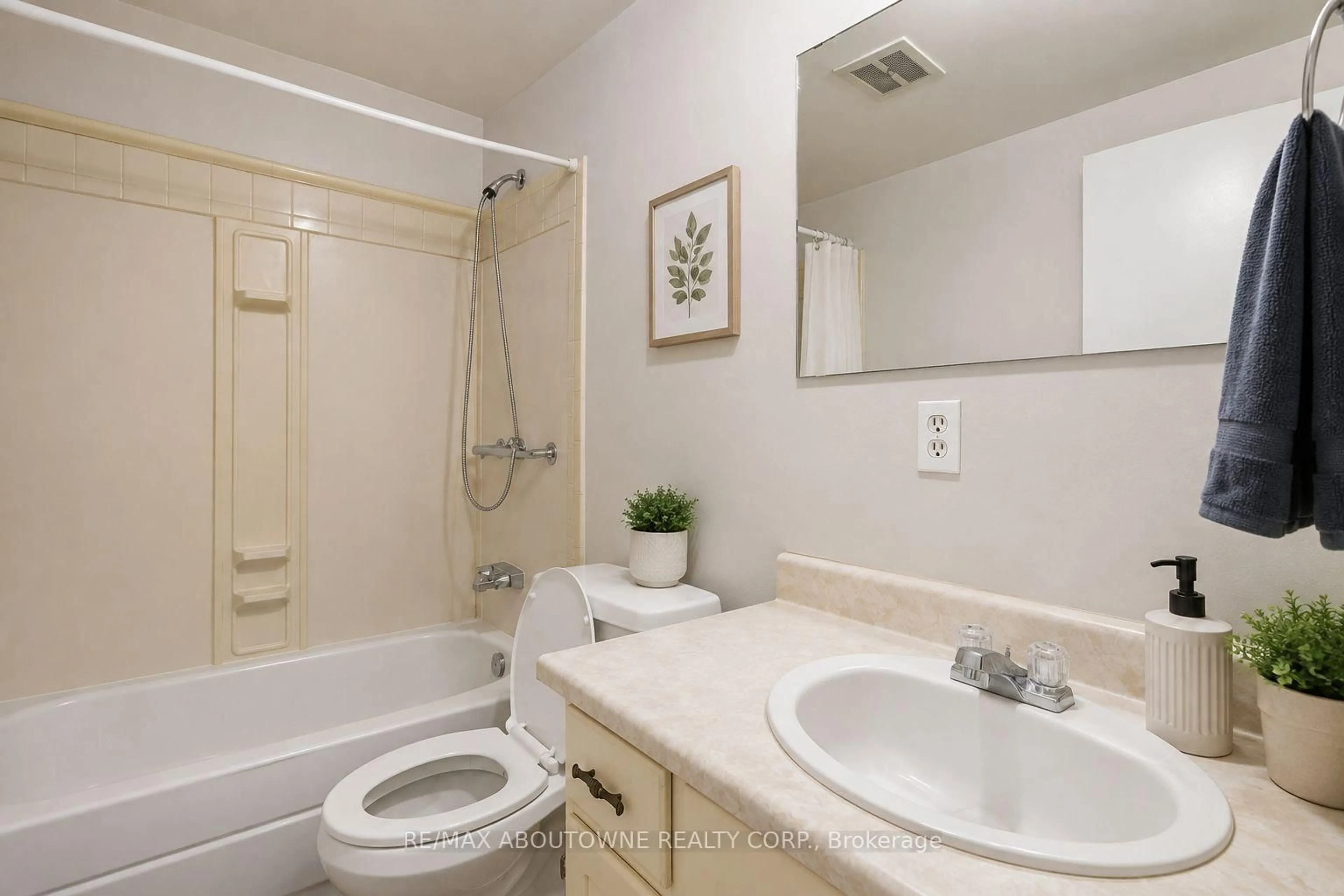Standard bathroom, unknown for 73 Taylor Ave, Chatham-Kent Ontario N7L 2T7