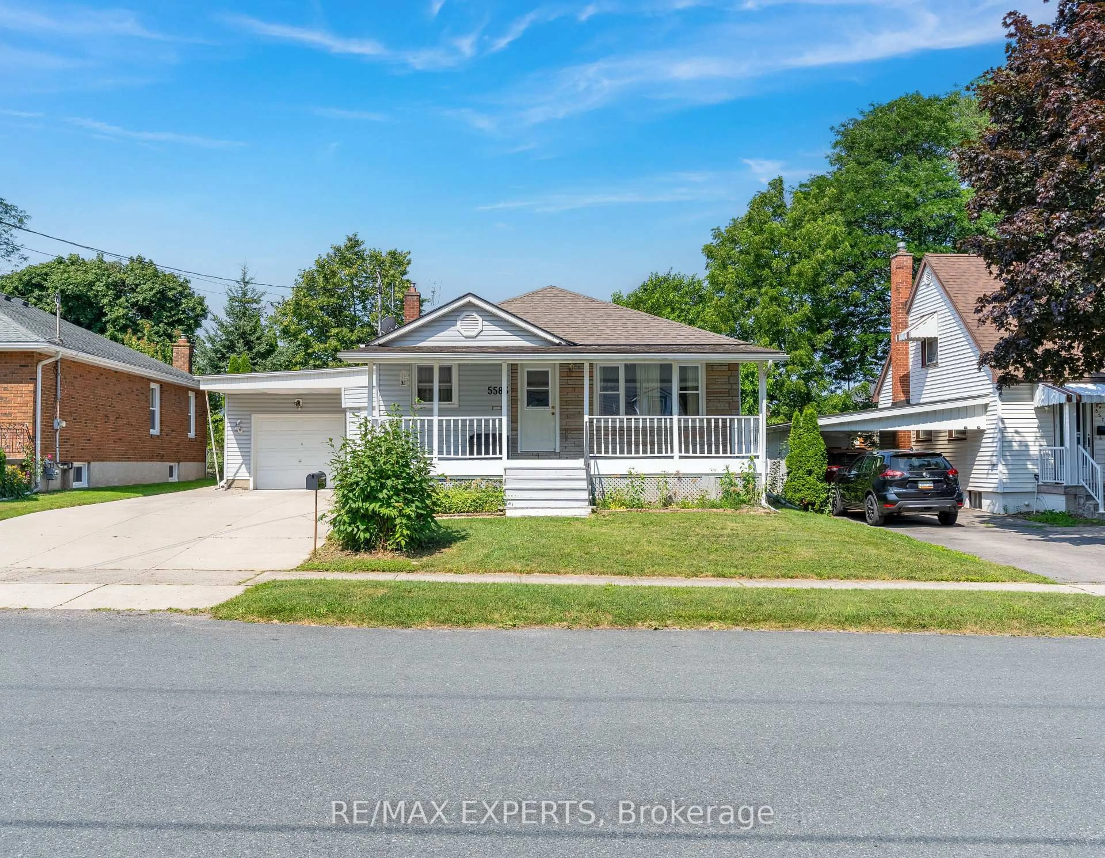 Home with vinyl exterior material, street for 5583 Hillsdale Ave, Niagara Falls Ontario L2G 4T8