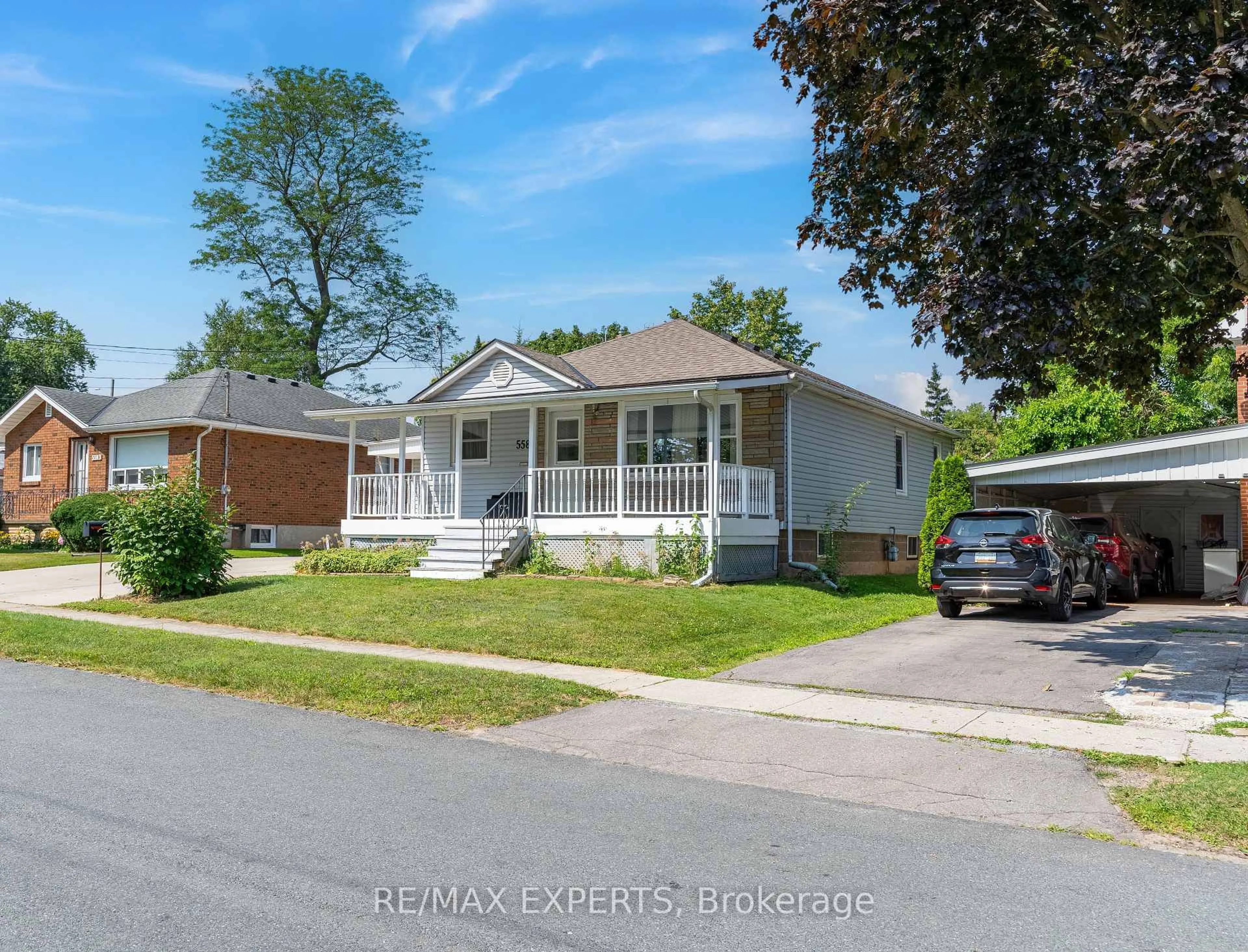 Home with vinyl exterior material, street for 5583 Hillsdale Ave, Niagara Falls Ontario L2G 4T8