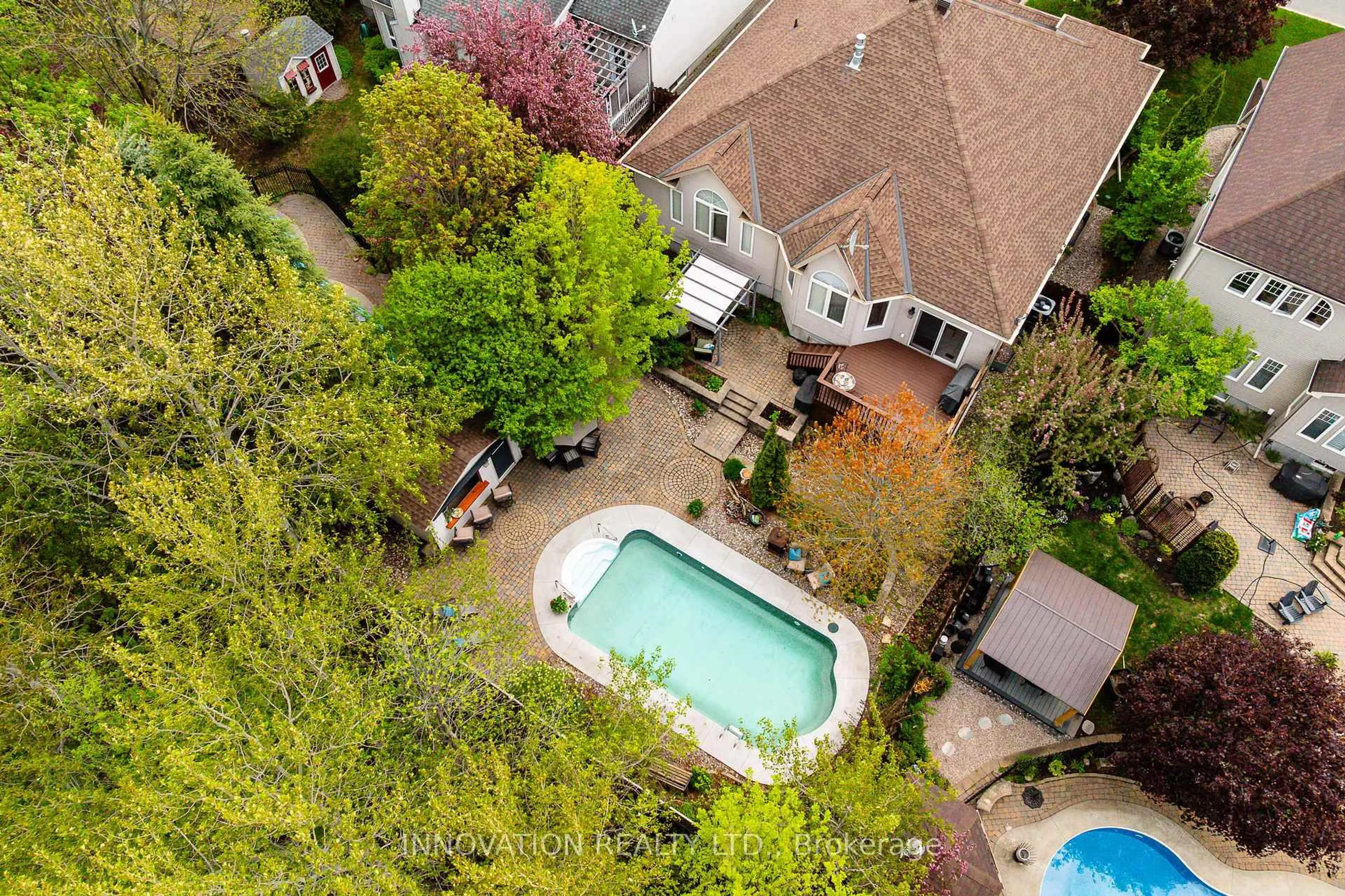 A pic from outside/outdoor area/front of a property/back of a property/a pic from drone, street for 25 Kyle Ave, Stittsville Ontario K2S 1G9