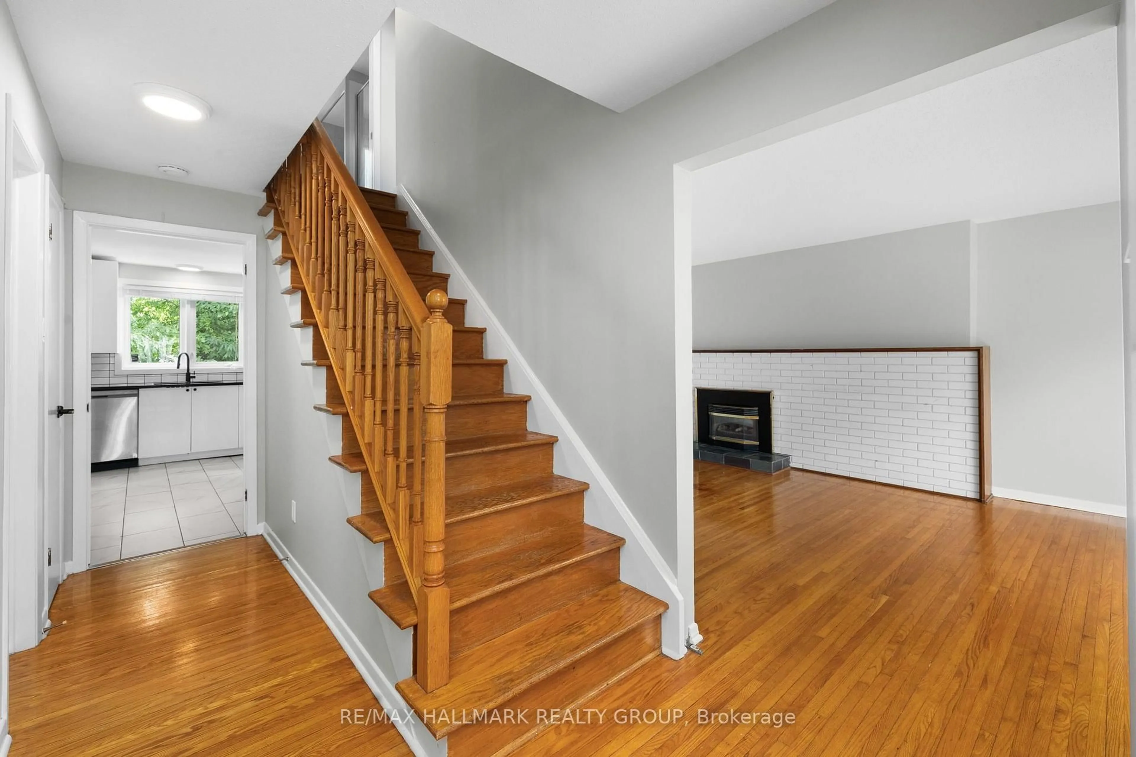 Stairs for 84 Chesterton Dr, Ottawa Ontario K2E 5T6