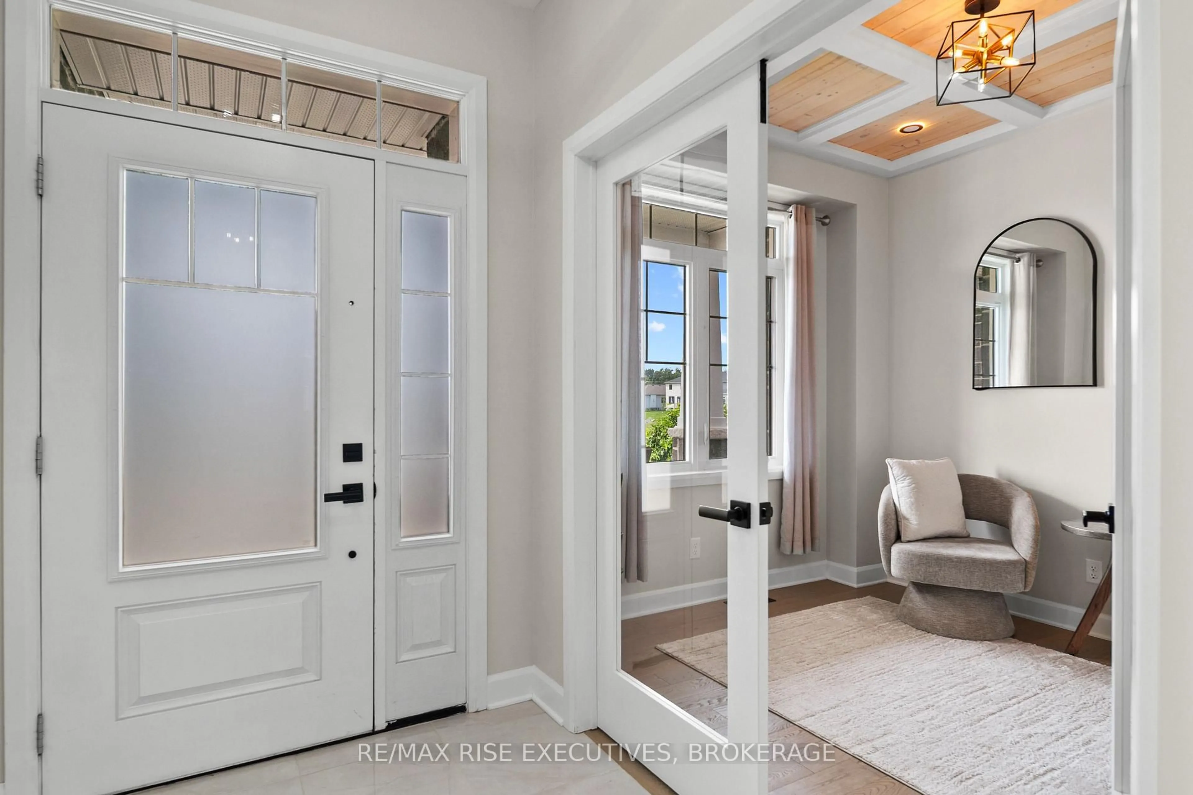 Indoor entryway for 824 Celeste Dr, Kingston Ontario K7P 0P6