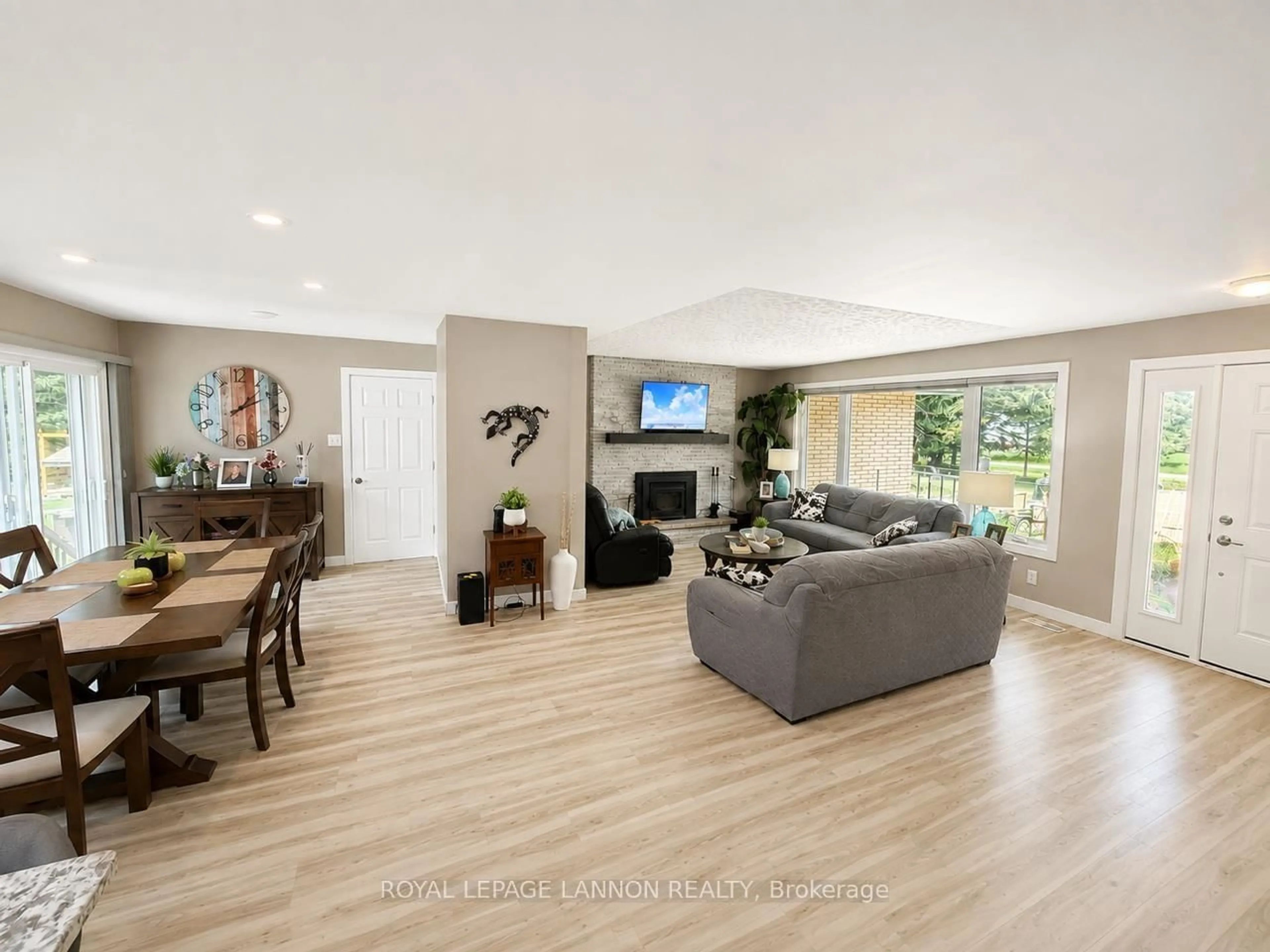 Living room with furniture, unknown for 3135 LLOYD St, Thunder Bay Ontario P7K 1B6