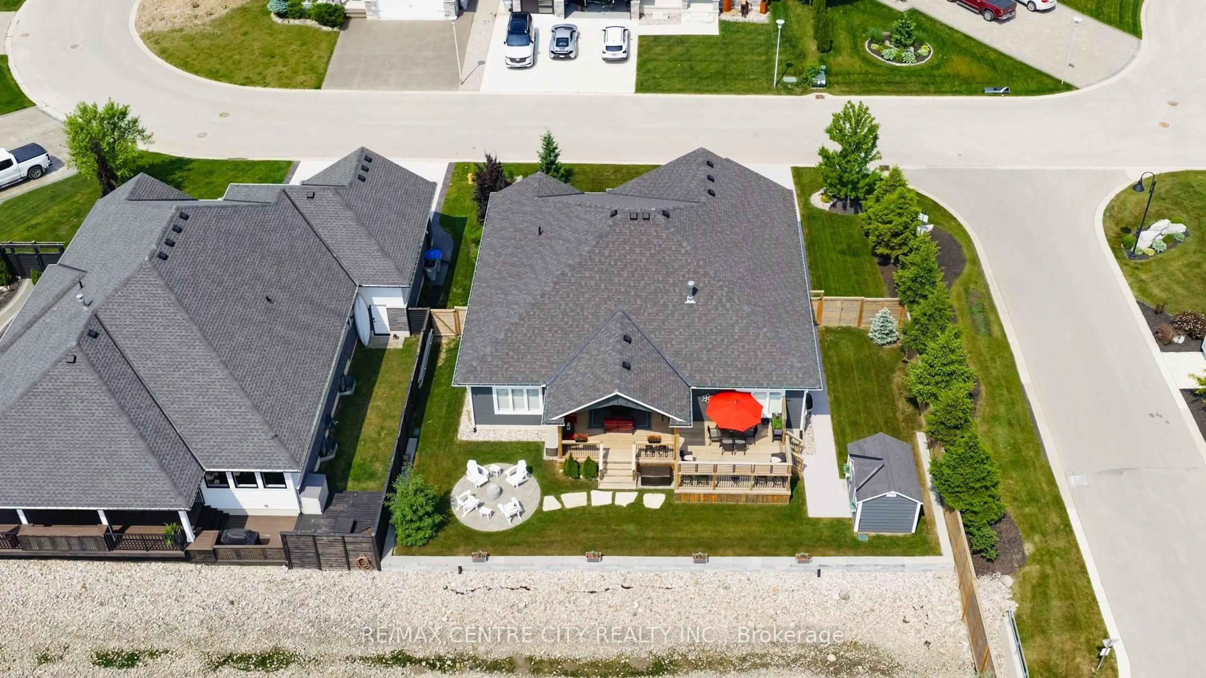 A pic from outside/outdoor area/front of a property/back of a property/a pic from drone, street for 38 Erin Pl, Lambton Shores Ontario N0M 1T0