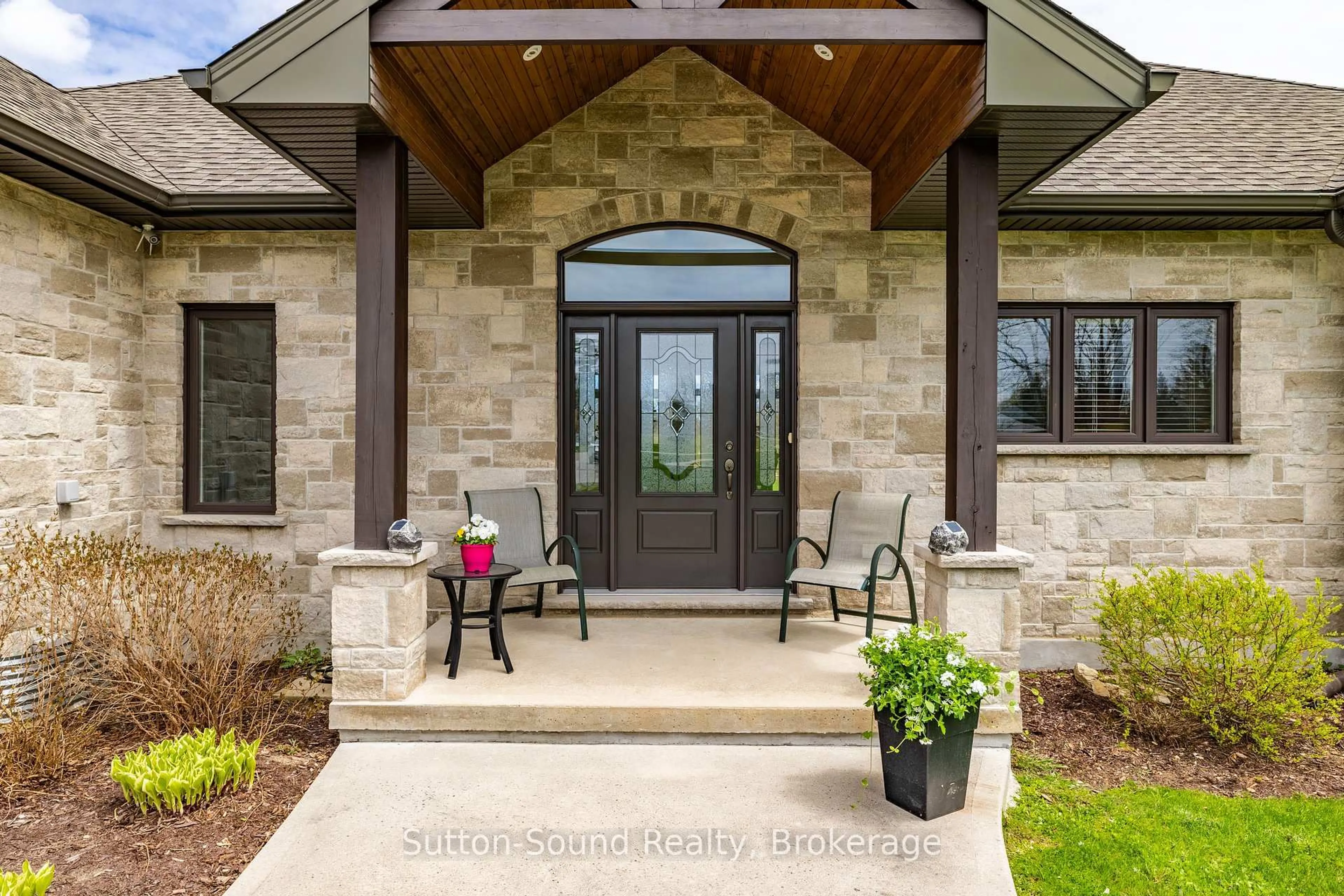 Indoor entryway for 318837 Grey Rd 1 Rd, Georgian Bluffs Ontario N4K 5N4