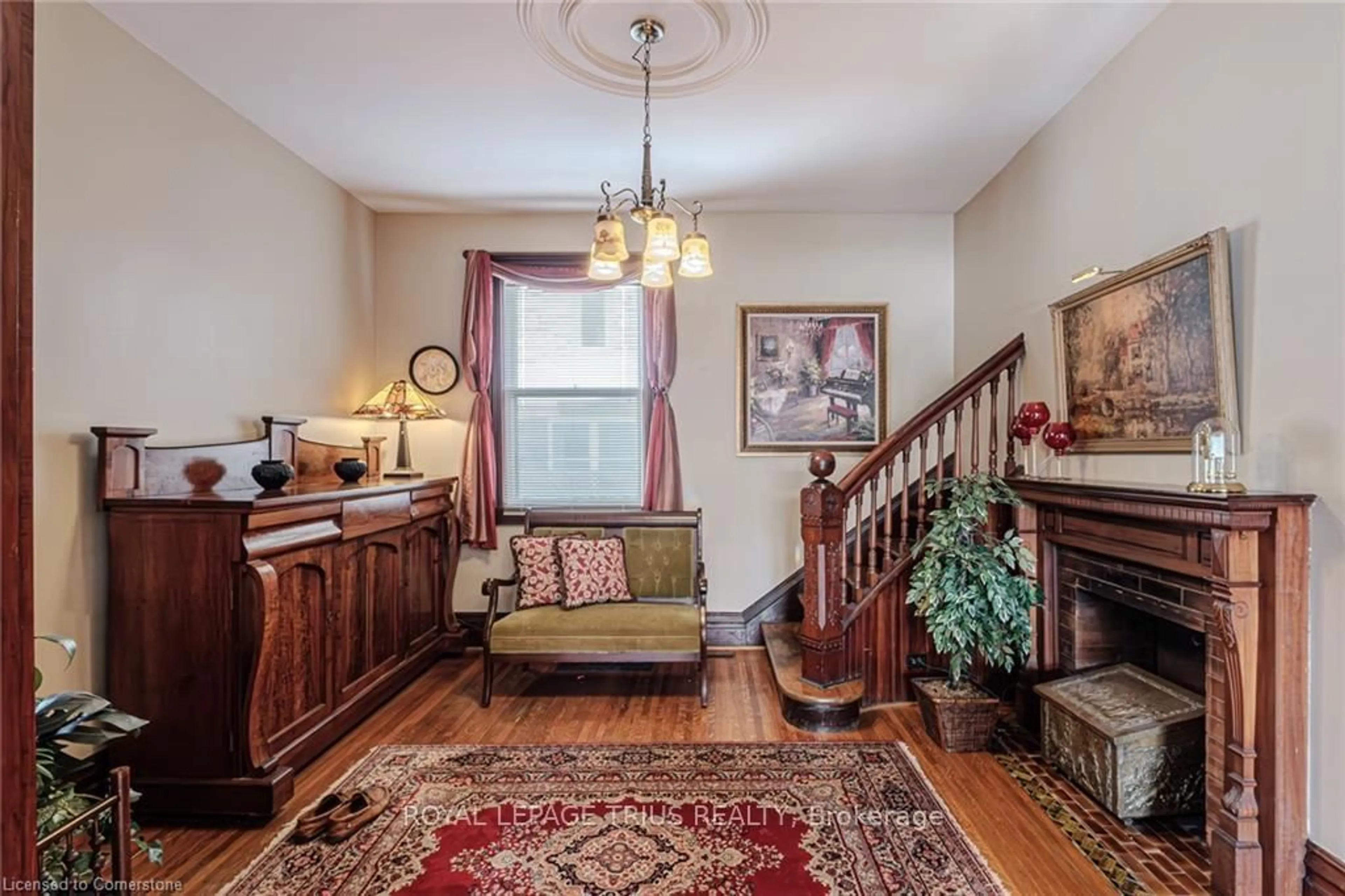 Indoor foyer for 109 Talbot St, Norfolk Ontario N3Y 3W6