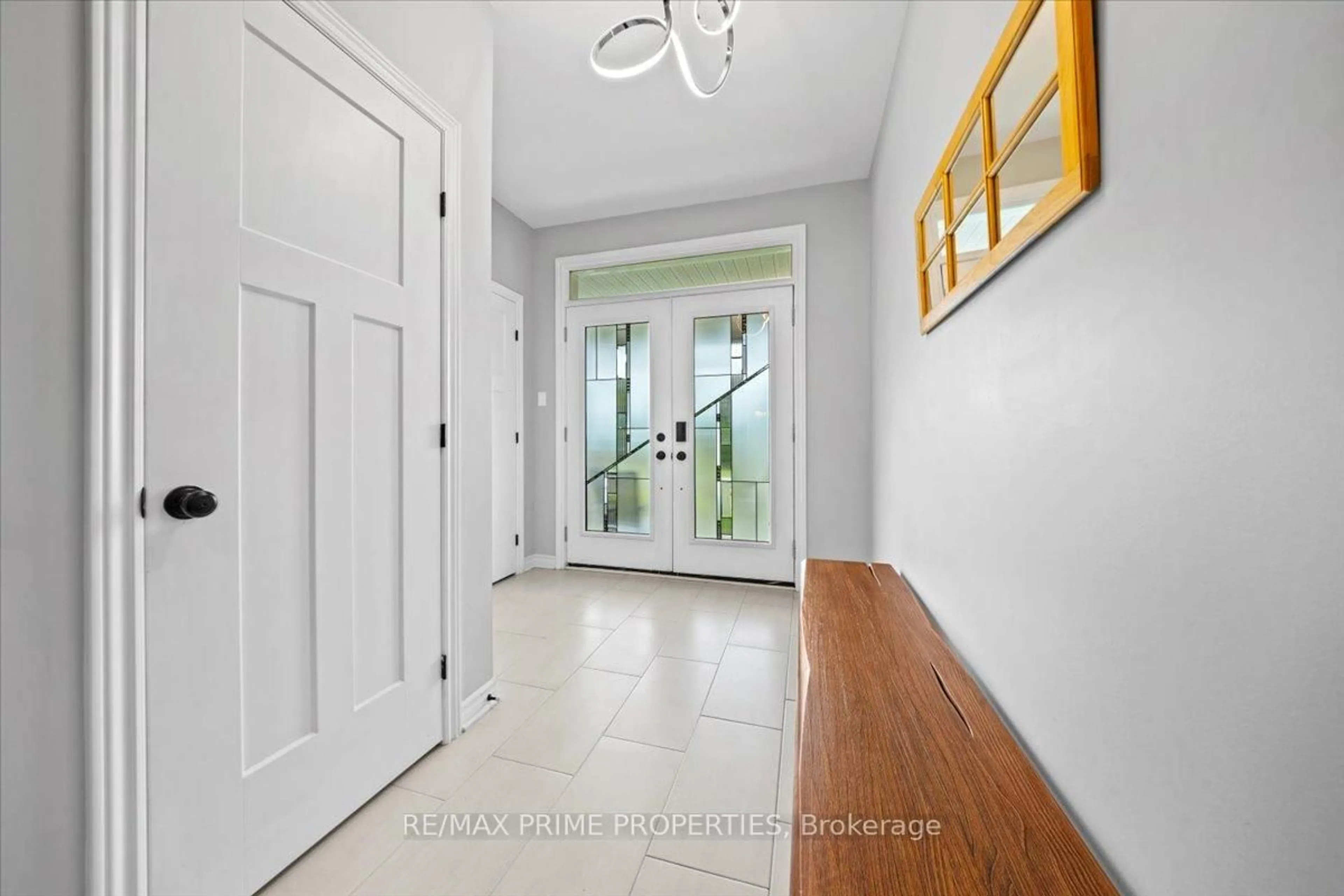 Indoor entryway for 724 Cartographe St, Orleans Ontario K4A 1E9