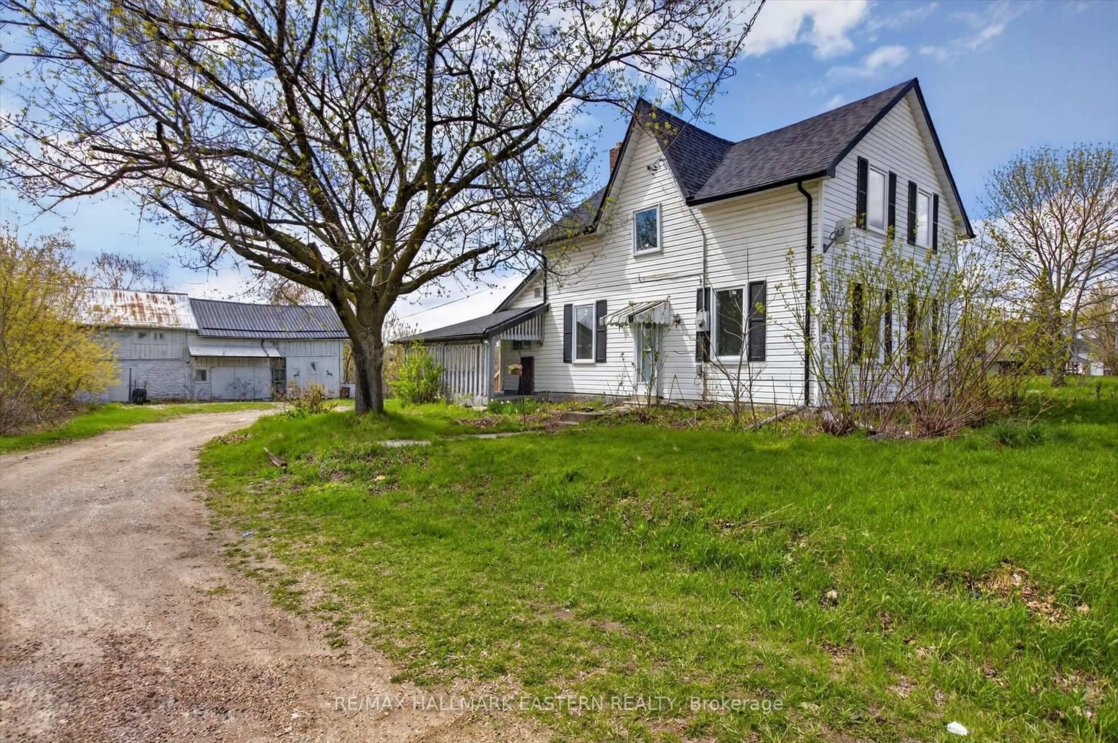 A pic from outside/outdoor area/front of a property/back of a property/a pic from drone, street for 130 County Rd 40, Asphodel-Norwood Ontario K0L 2V0