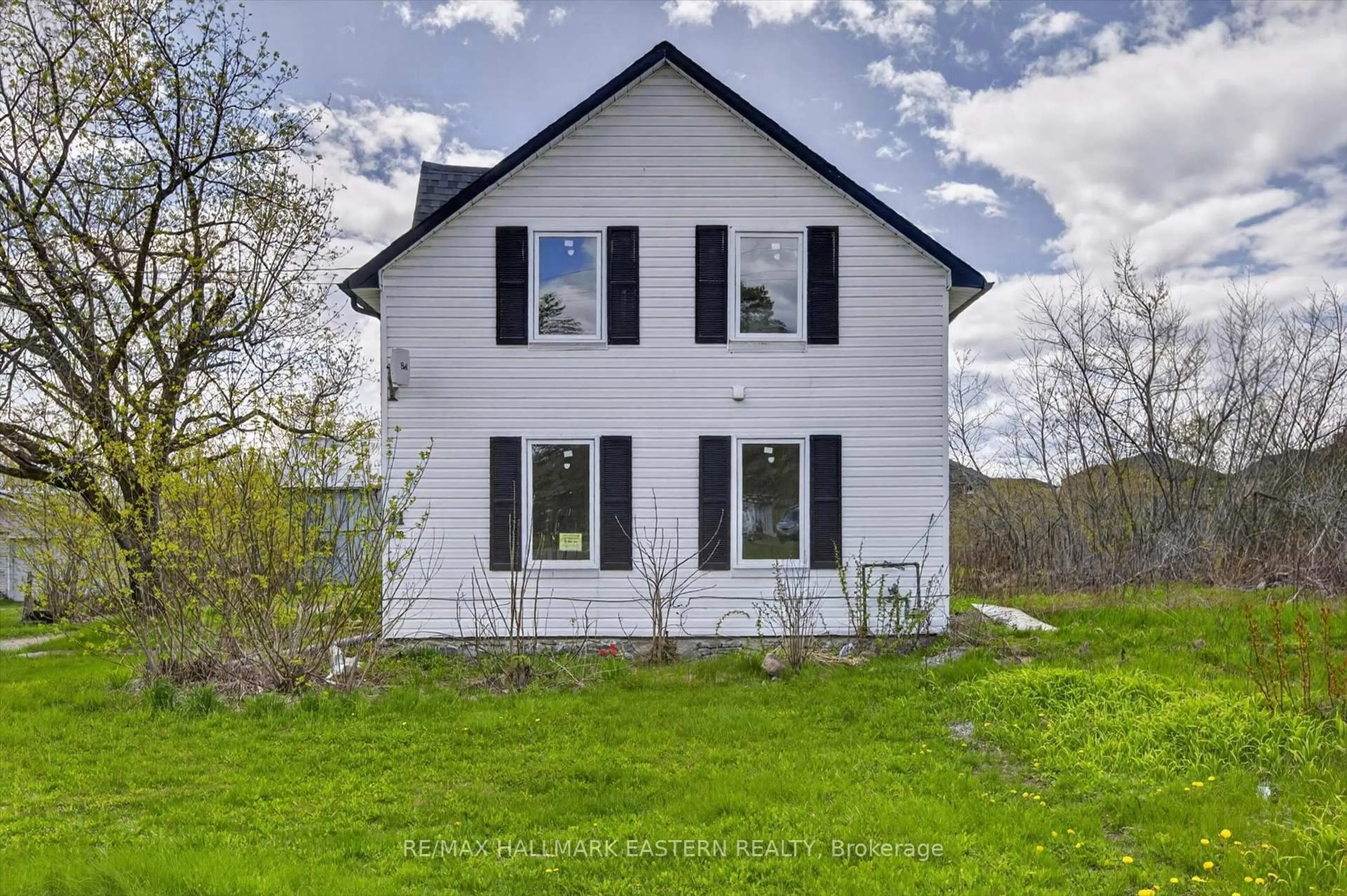 Home with vinyl exterior material, building for 130 County Rd 40, Asphodel-Norwood Ontario K0L 2V0