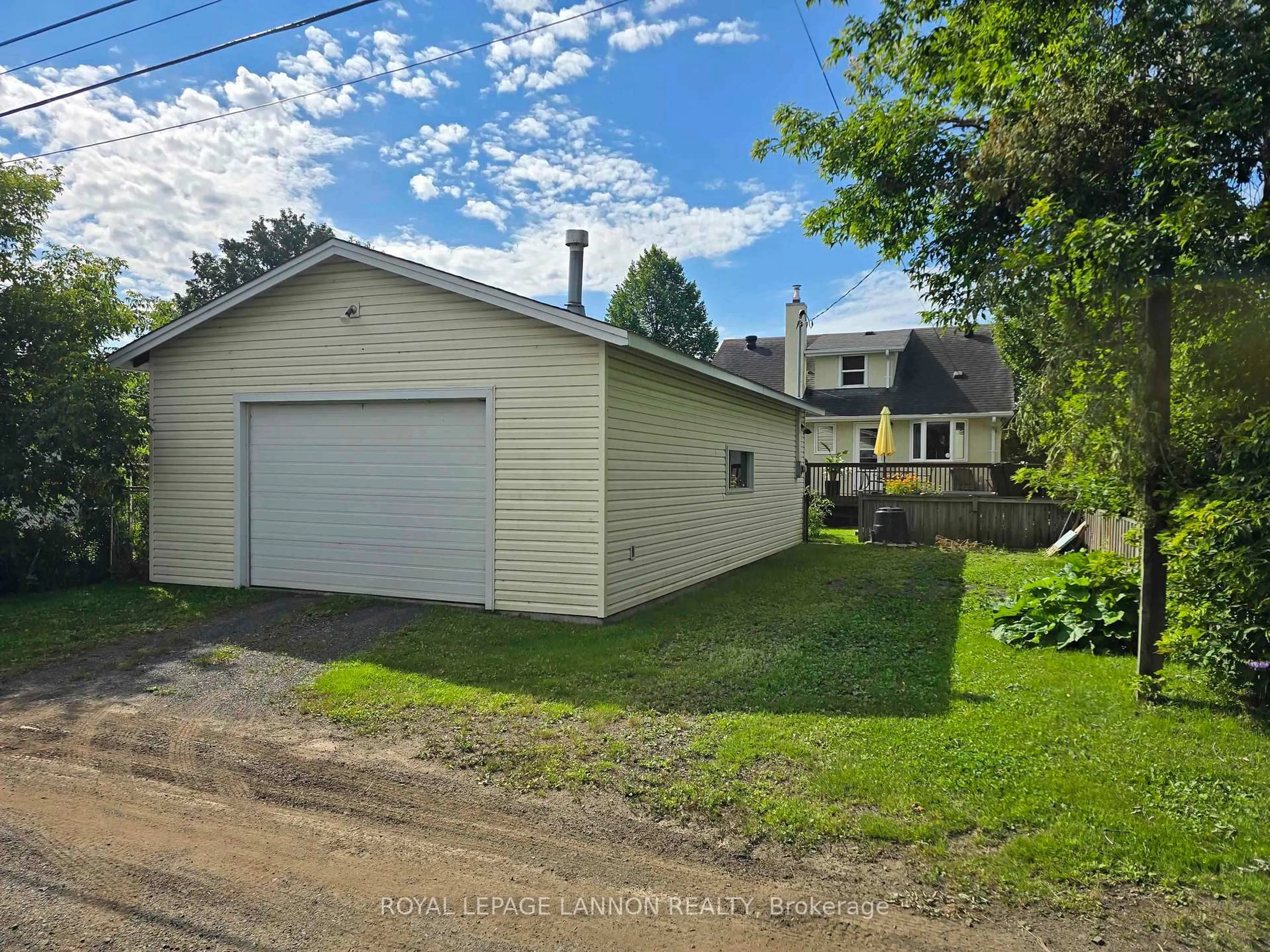 A pic from outside/outdoor area/front of a property/back of a property/a pic from drone, street for 531 Empire Ave., Thunder Bay Ontario P7E 4S9