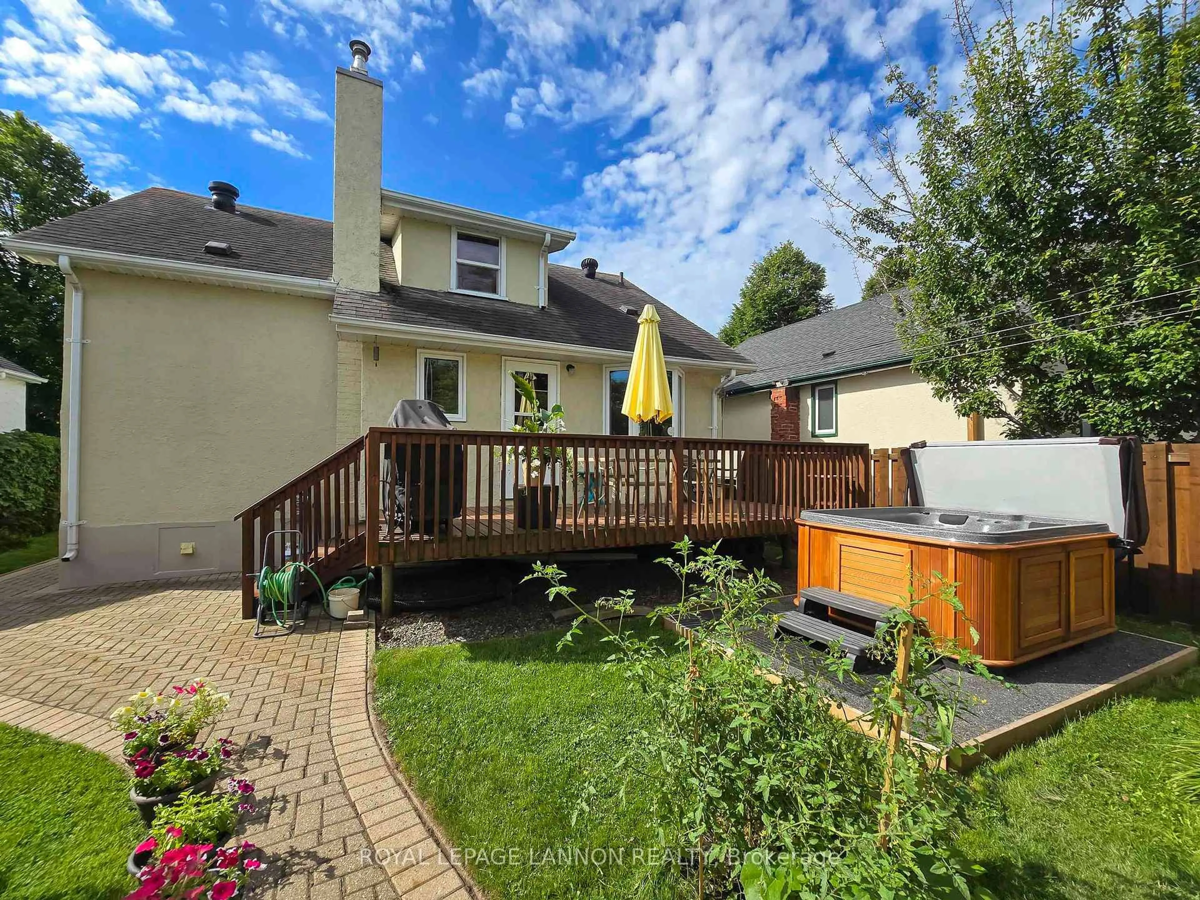 Patio, street for 531 Empire Ave., Thunder Bay Ontario P7E 4S9