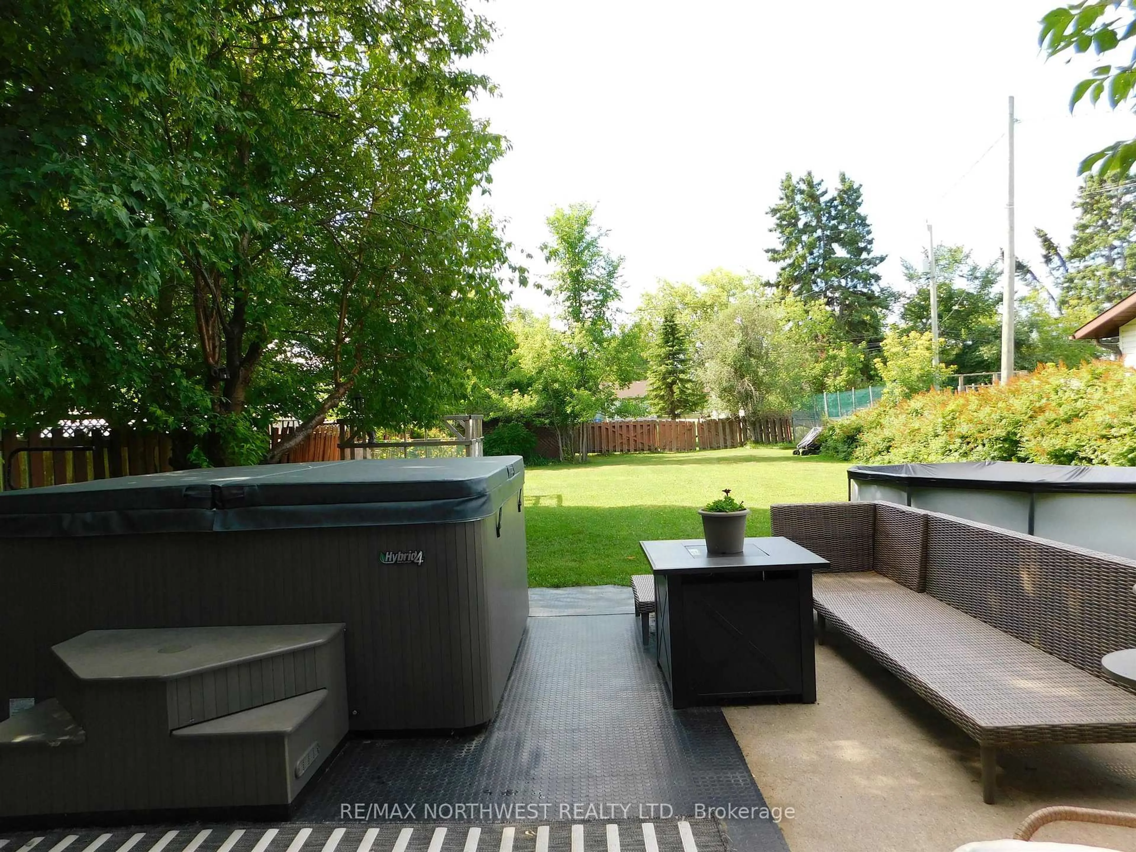 Patio, unknown for 70 Wood St, Dryden Ontario P8N 1T2