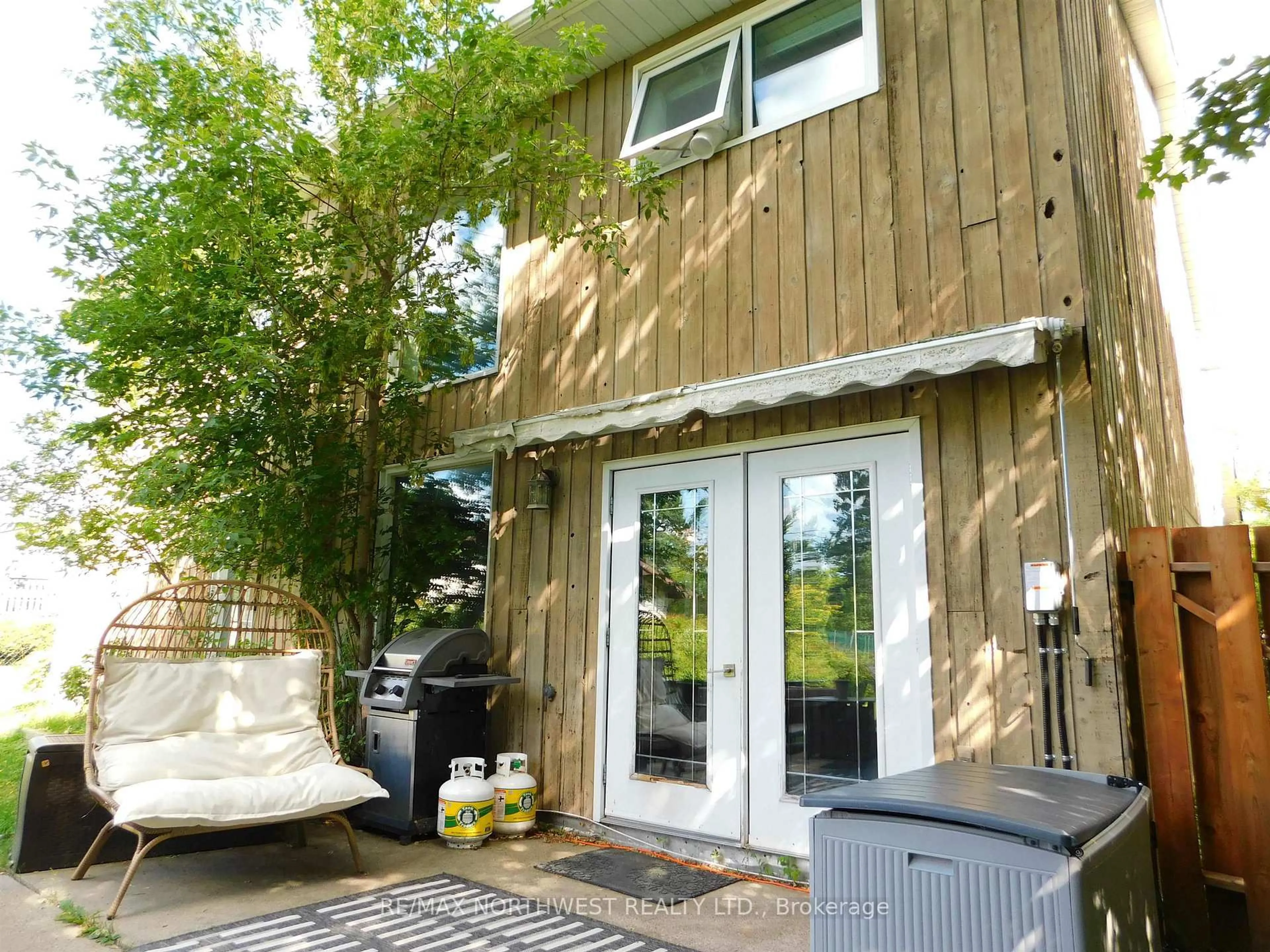 Patio, street for 70 Wood St, Dryden Ontario P8N 1T2
