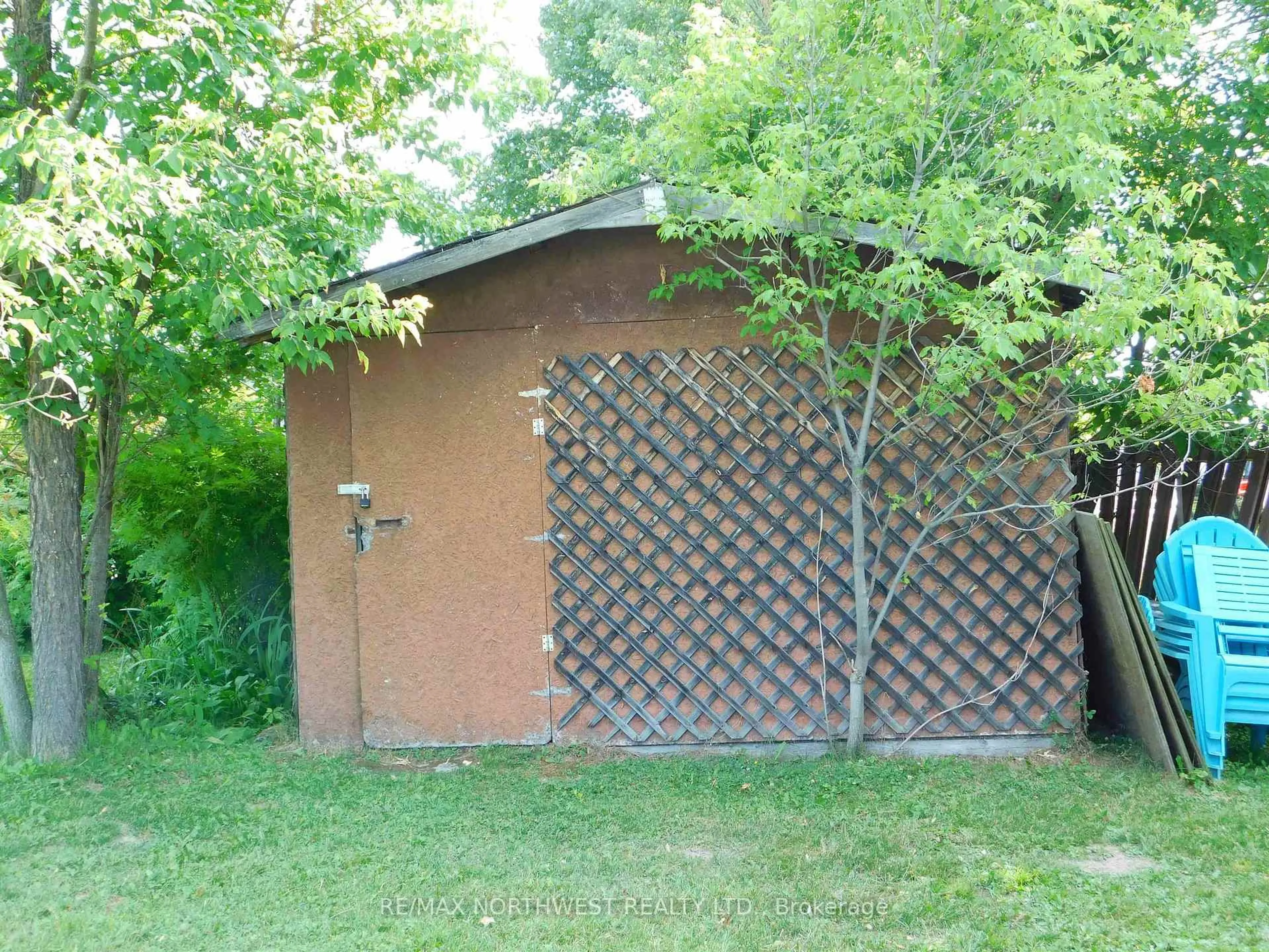 Shed for 70 Wood St, Dryden Ontario P8N 1T2