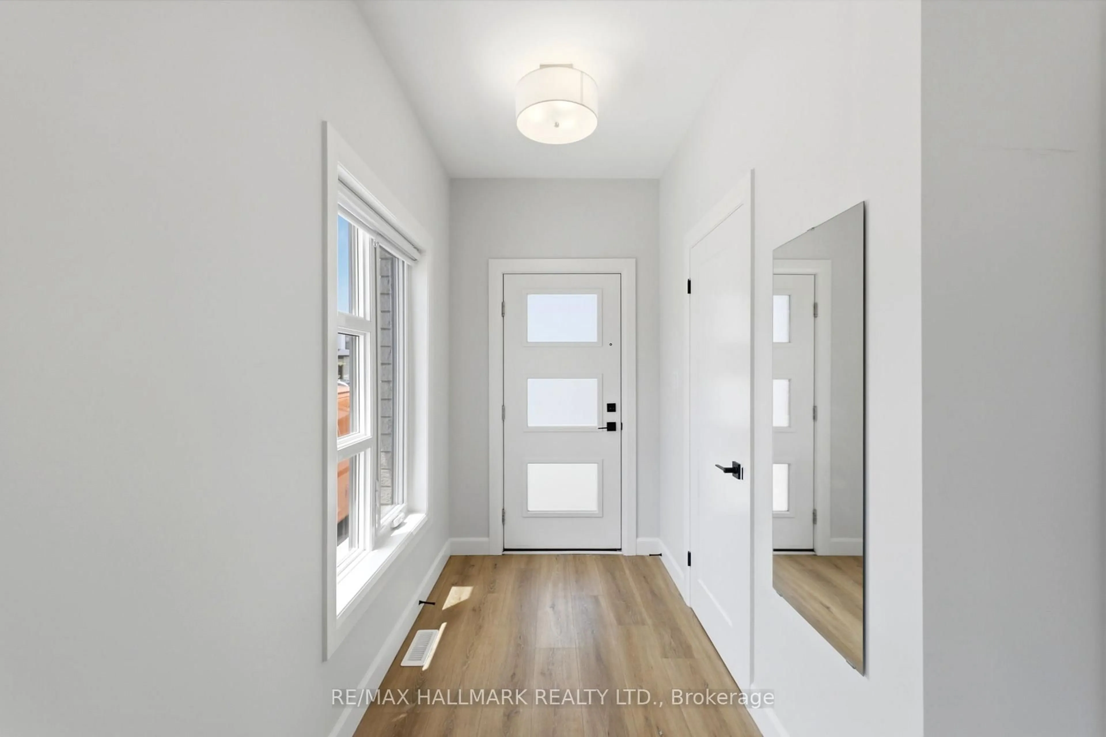Indoor entryway for 2700 Buroak Dr #85, London North Ontario N6G 0X4