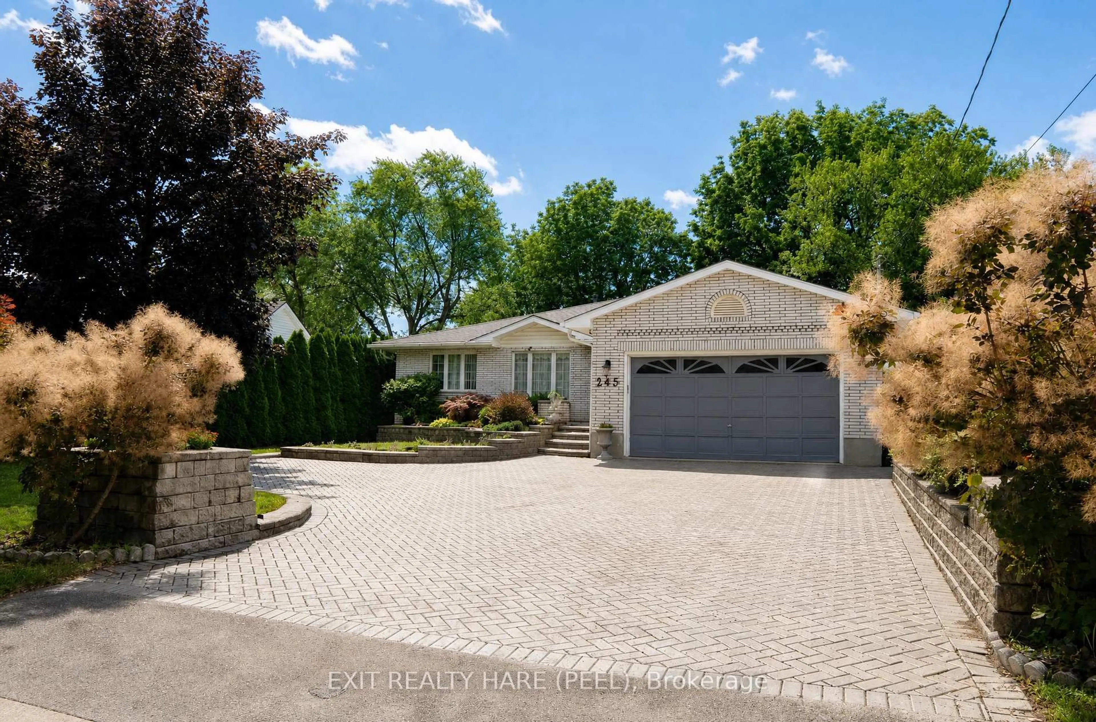 Home with brick exterior material, street for 245 First Ave, Welland Ontario L3C 1Y7