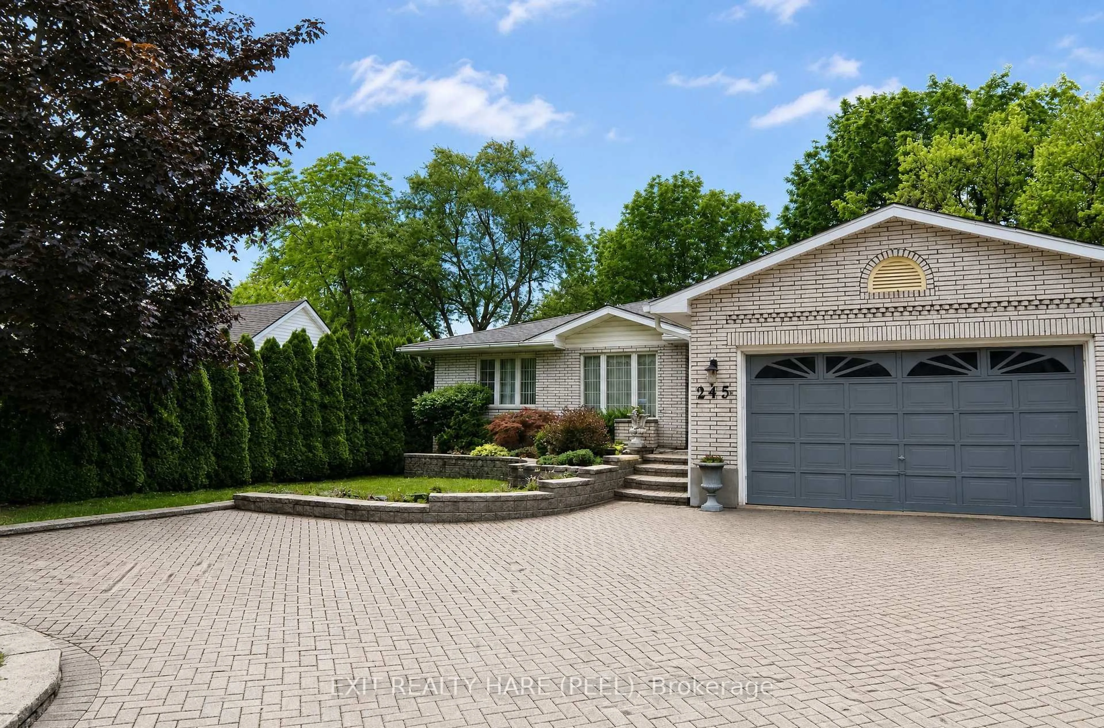 Home with brick exterior material, street for 245 First Ave, Welland Ontario L3C 1Y7