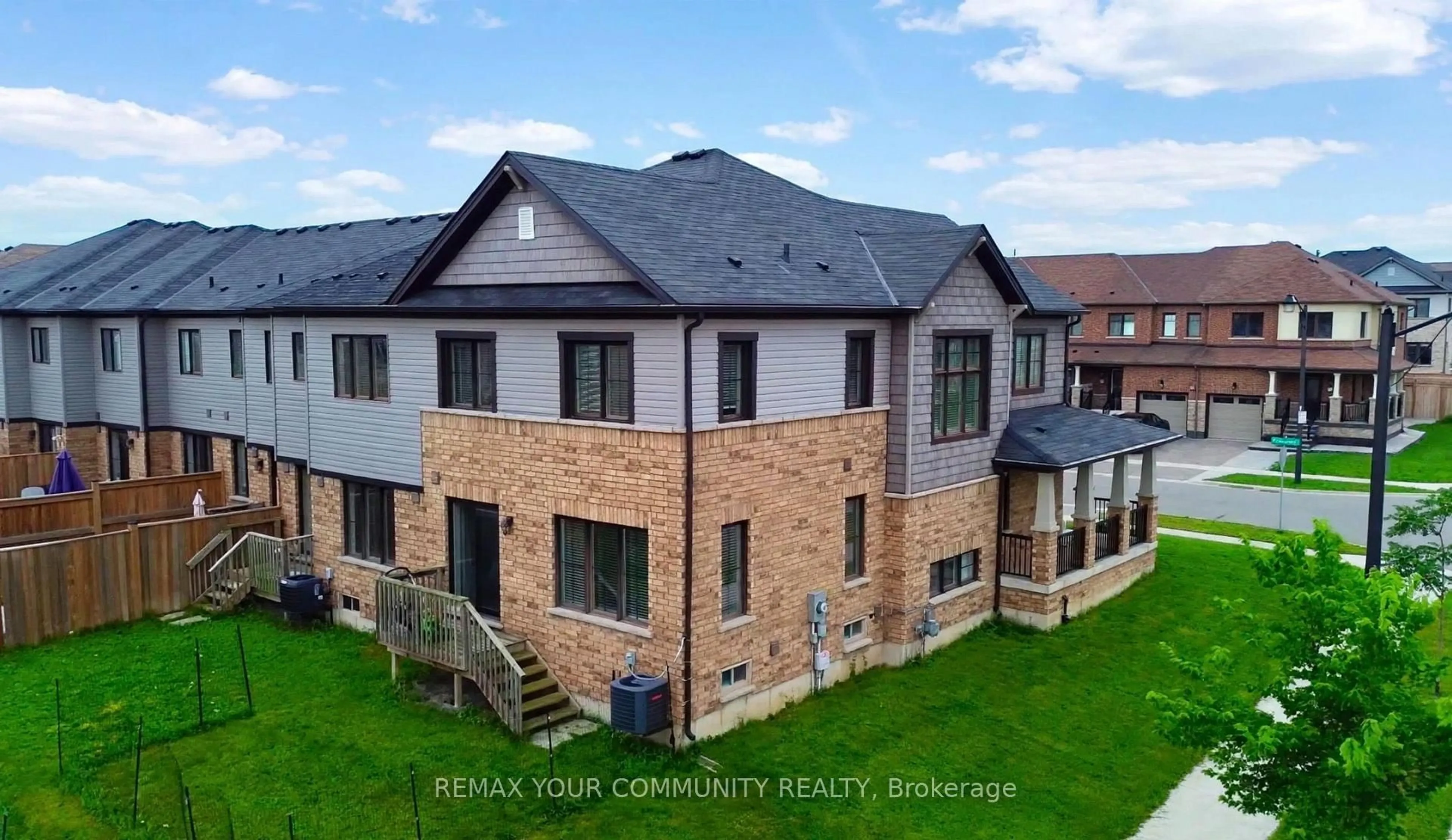 A pic from outside/outdoor area/front of a property/back of a property/a pic from drone, building for 2 Prestwick St, Hamilton Ontario L8J 0K7