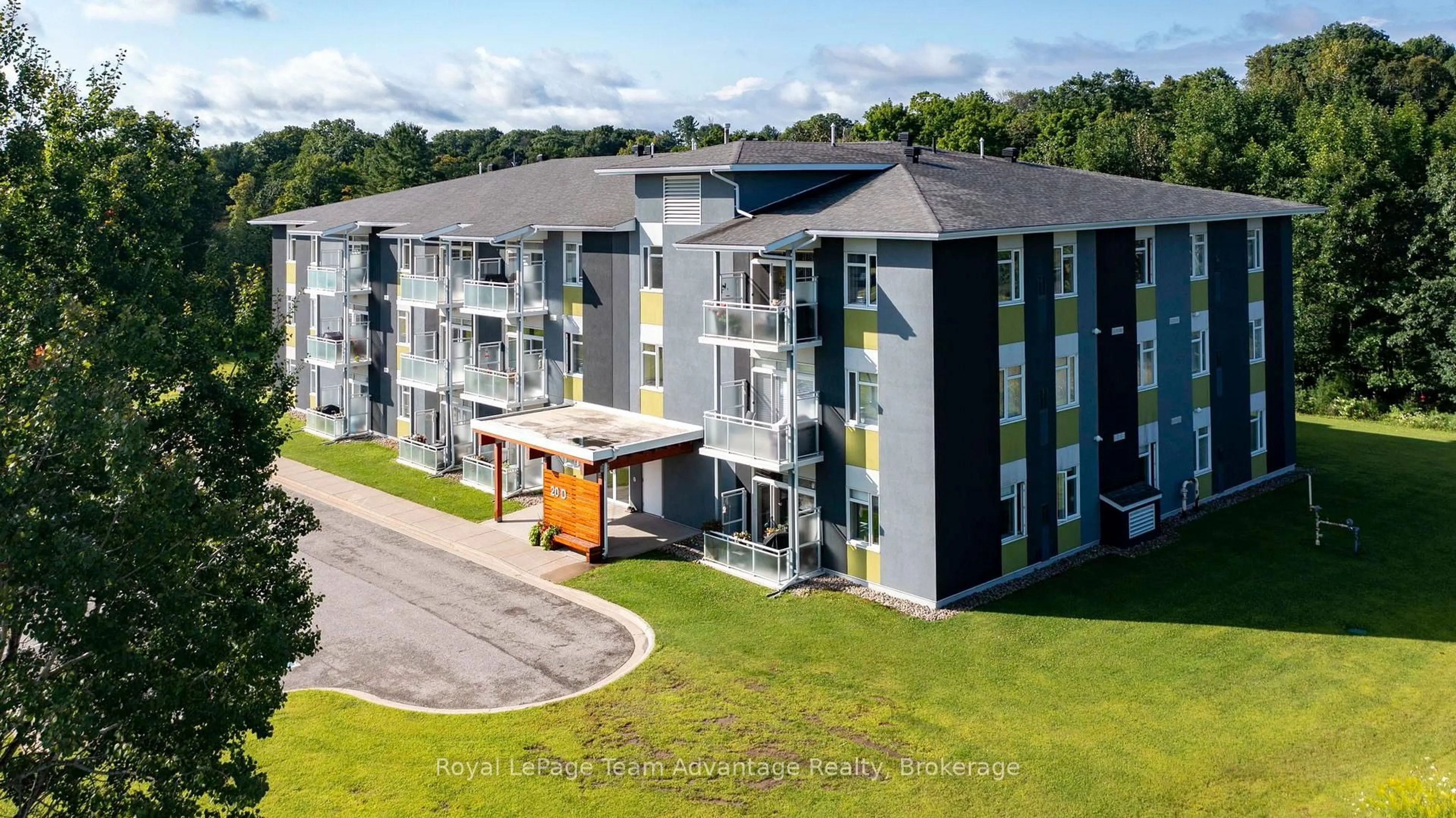 A pic from outside/outdoor area/front of a property/back of a property/a pic from drone, building for 102-20D Silver Birch Crt, Parry Sound Ontario P2A 0A7