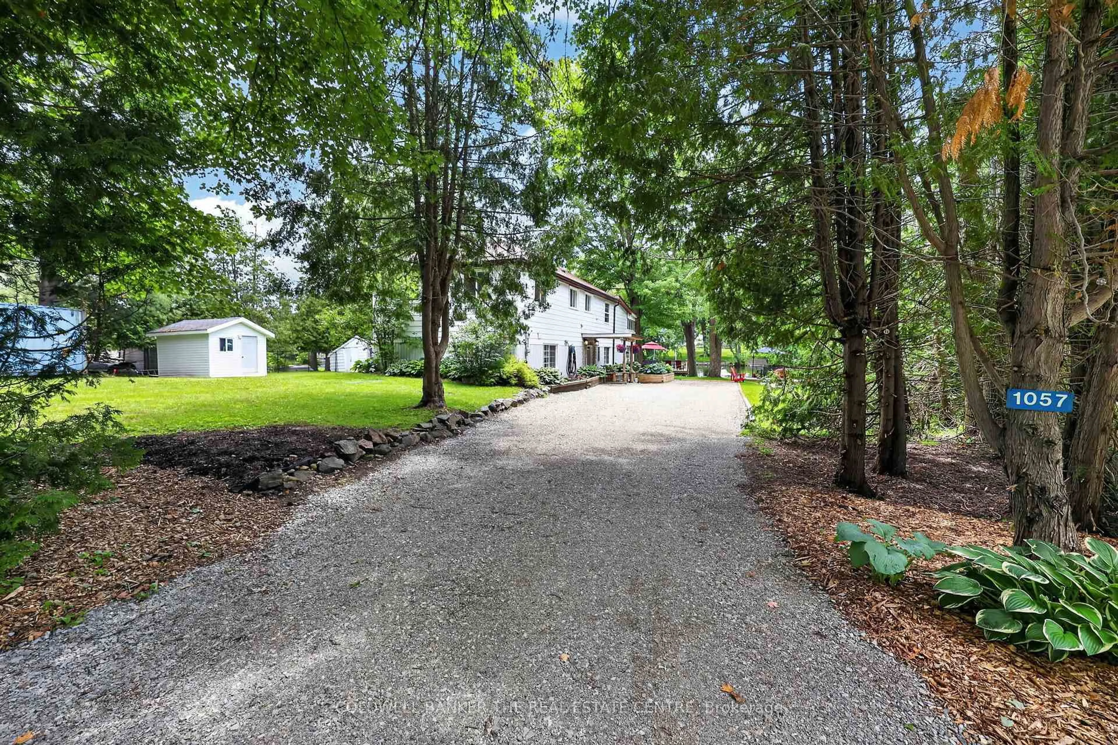 A pic from outside/outdoor area/front of a property/back of a property/a pic from drone, street for 1057 Severn River Rd, Gravenhurst Ontario P0E 1N0