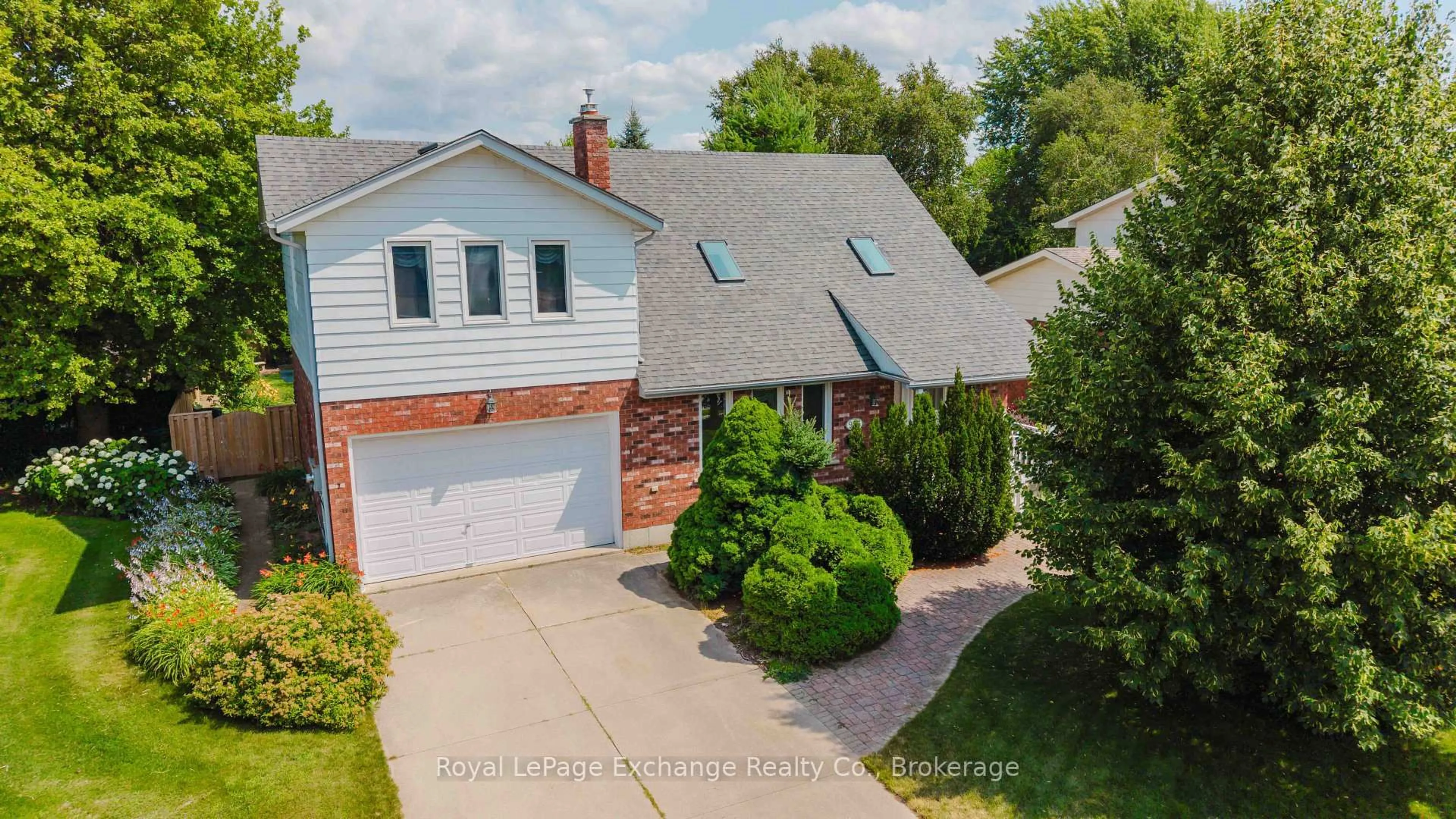 A pic from outside/outdoor area/front of a property/back of a property/a pic from drone, street for 953 Parkwood Dr, Saugeen Shores Ontario N0H 2C2
