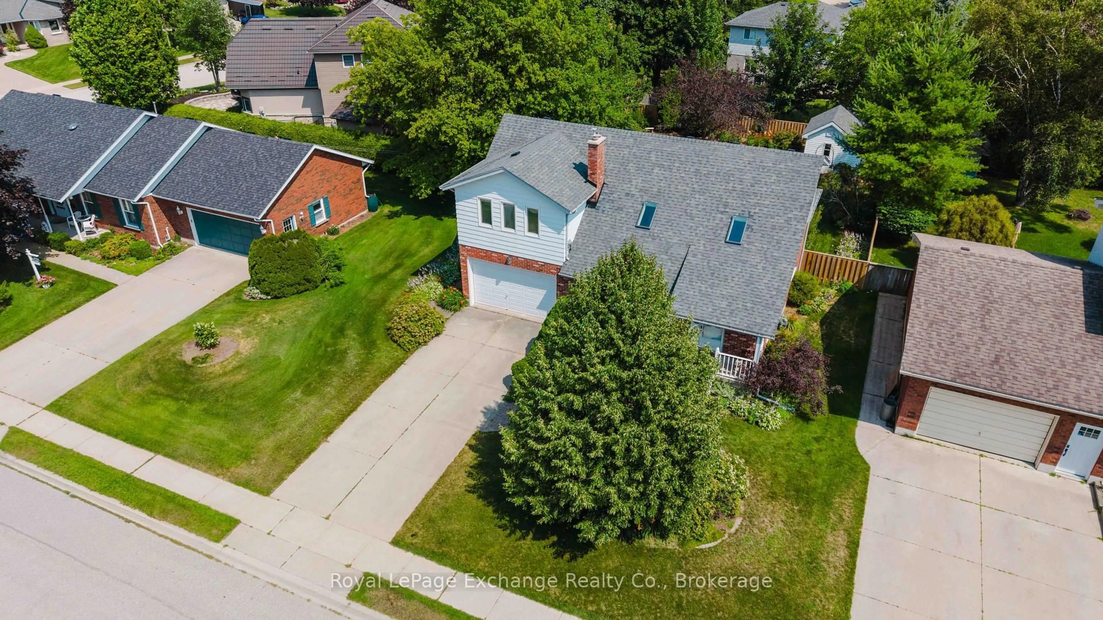 A pic from outside/outdoor area/front of a property/back of a property/a pic from drone, street for 953 Parkwood Dr, Saugeen Shores Ontario N0H 2C2