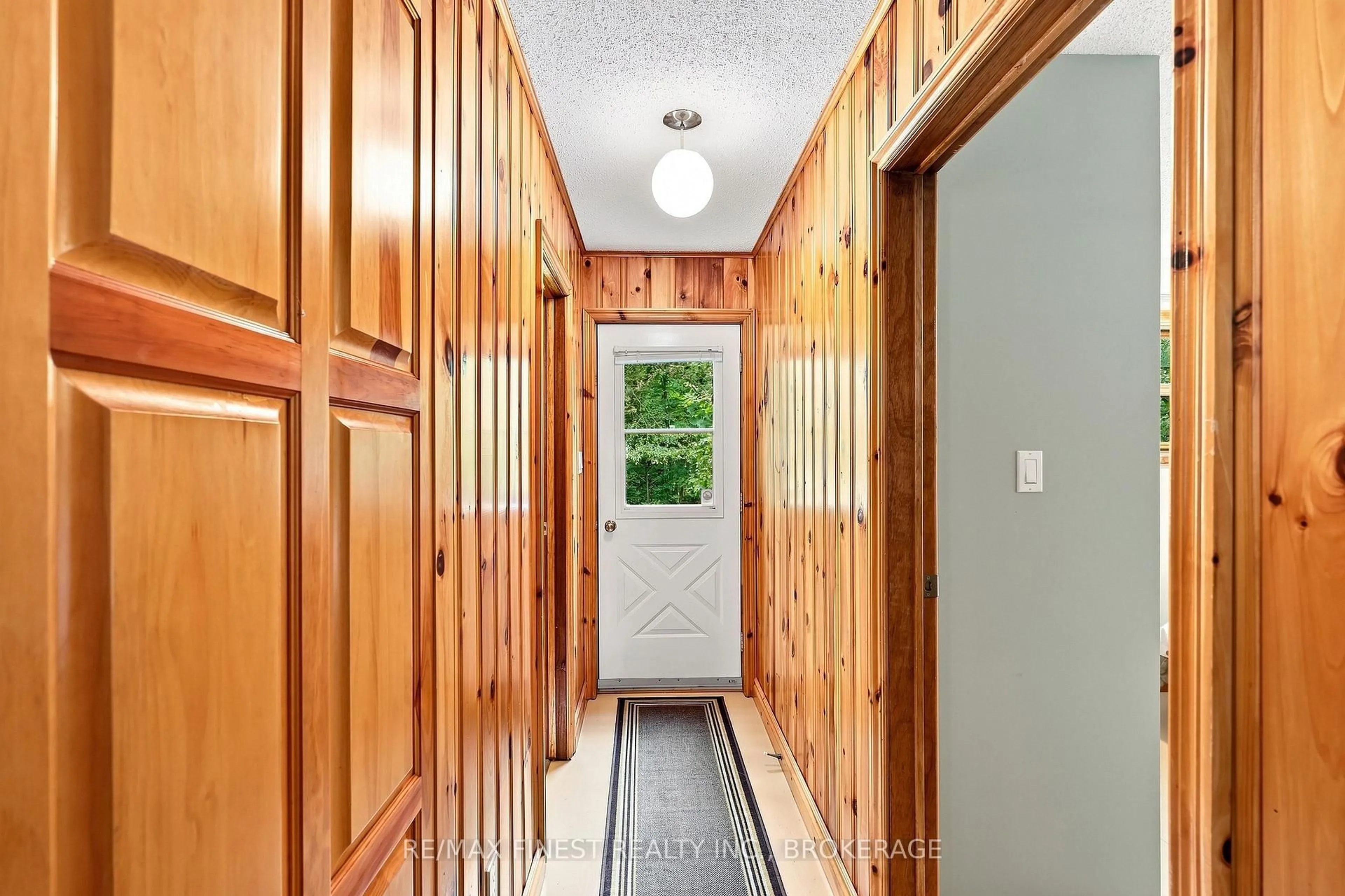 Indoor entryway for 106 Yardarm Lane, Leeds and the Thousand Islands Ontario K0E 1L0
